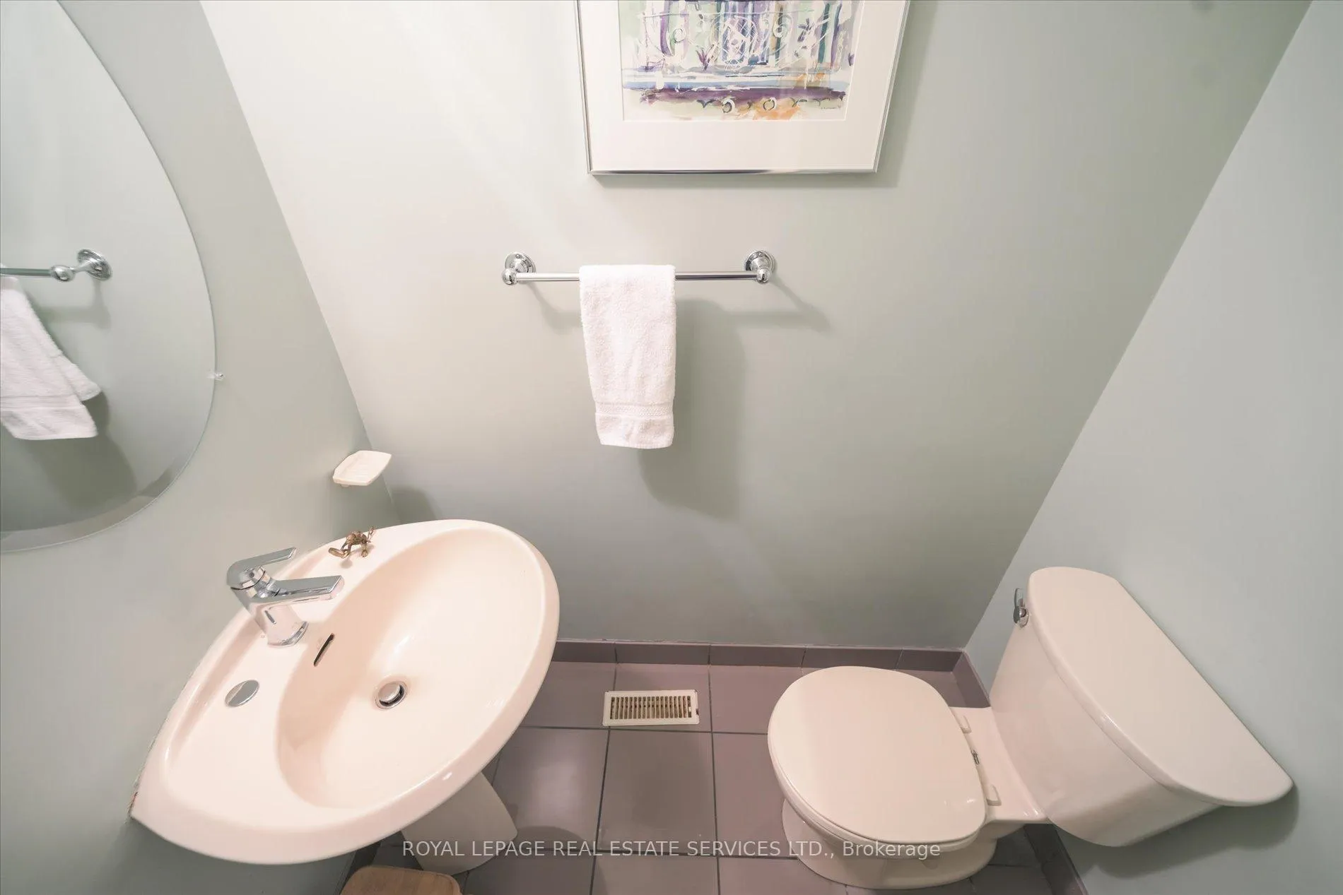 Photo 19 of 49 Pettit Drive, Etobicoke, Willowridge-Martingrove-Richview — HOMEH
