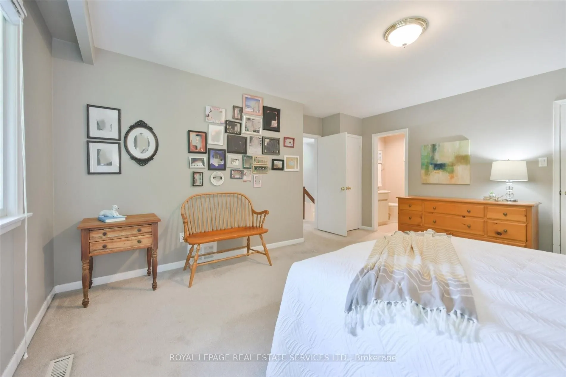 Photo 24 of 49 Pettit Drive, Etobicoke, Willowridge-Martingrove-Richview — HOMEH