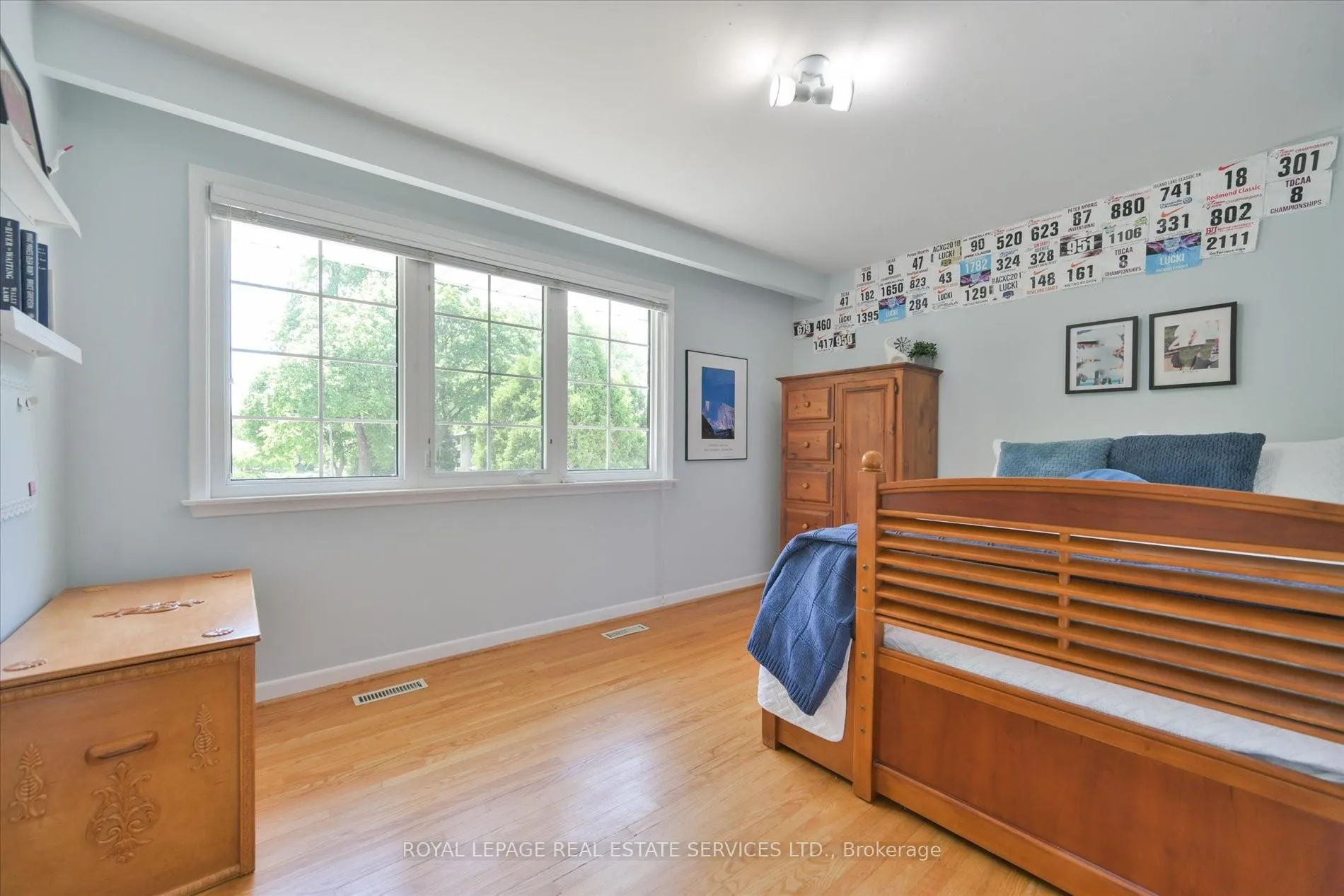 Photo 28 of 49 Pettit Drive, Etobicoke, Willowridge-Martingrove-Richview — HOMEH