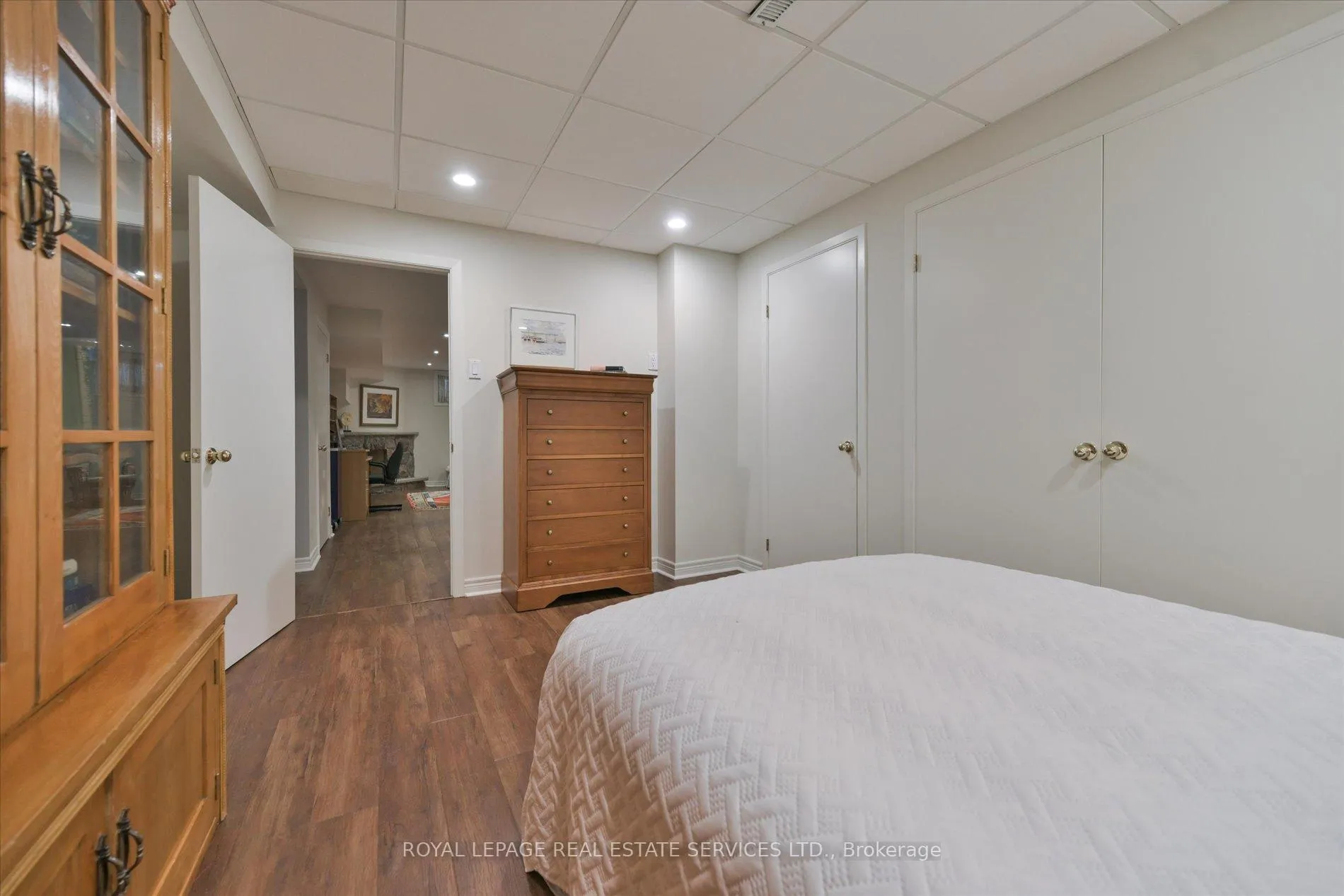 Photo 37 of 49 Pettit Drive, Etobicoke, Willowridge-Martingrove-Richview — HOMEH