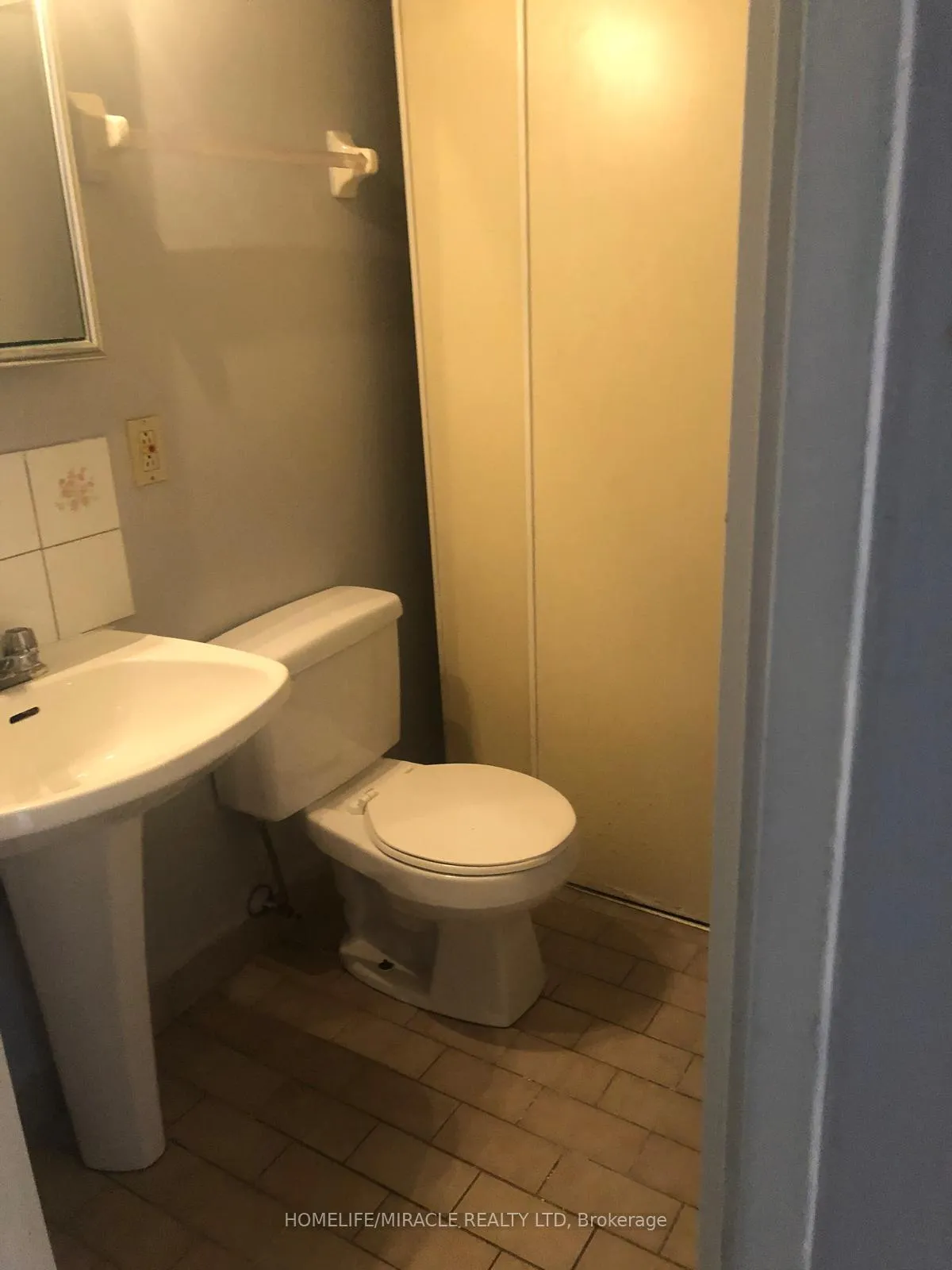 Photo 2 of Unit 809, 55 Clarington Boulevard, Clarington, Bowmanville — HOMEH