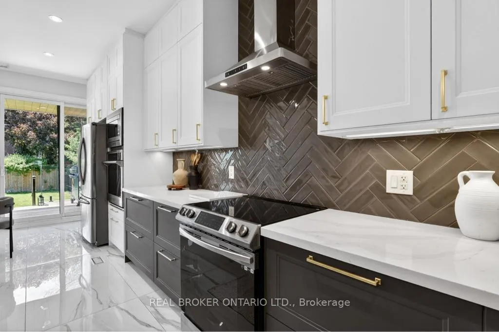Photo 11 of 176 Aldercrest Road, Etobicoke, Alderwood — HOMEH