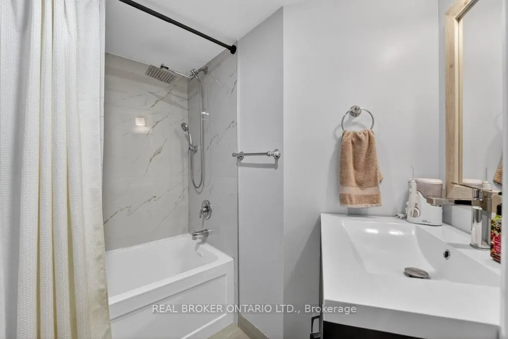 Photo 38 of 176 Aldercrest Road, Etobicoke, Alderwood — HOMEH