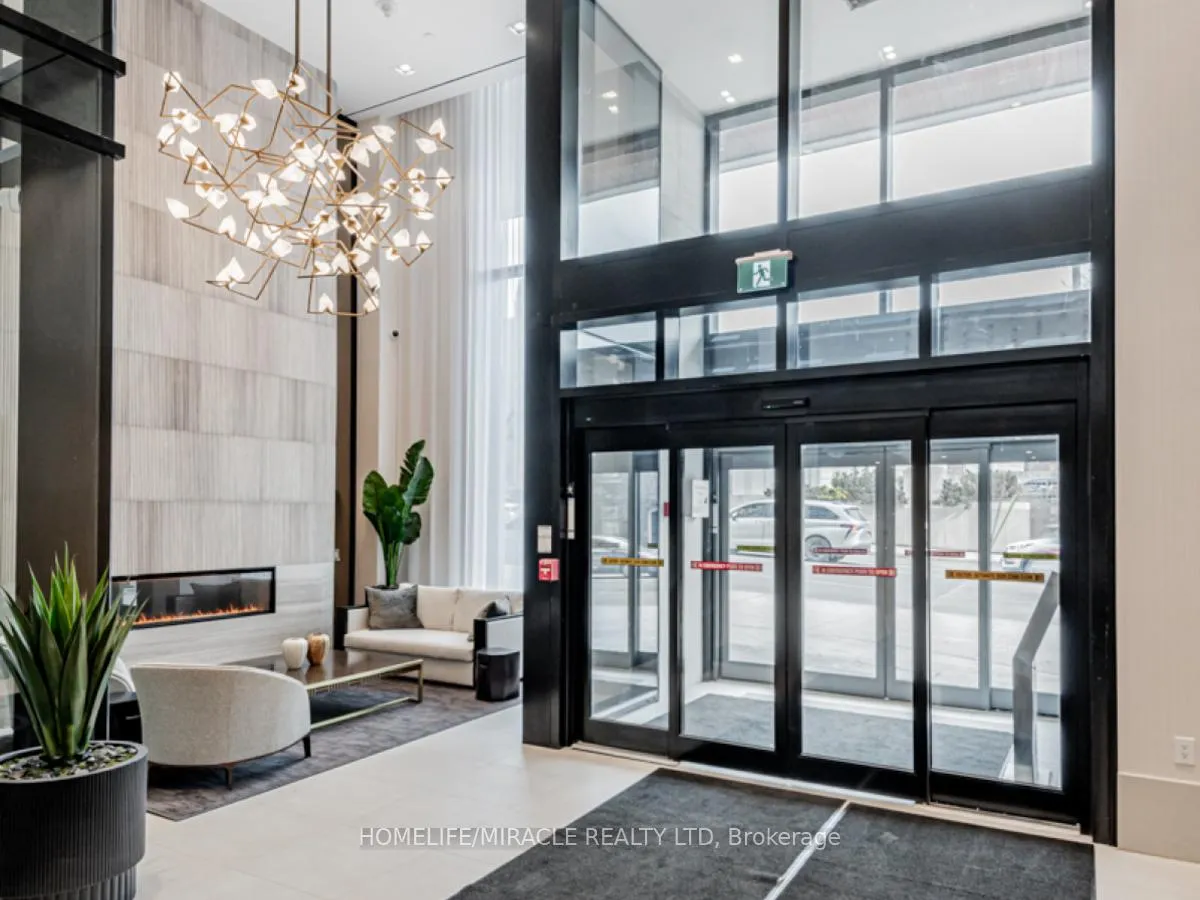Photo 3 of 2020 Bathurst Street, Toronto, Humewood-Cedarvale — HOMEH