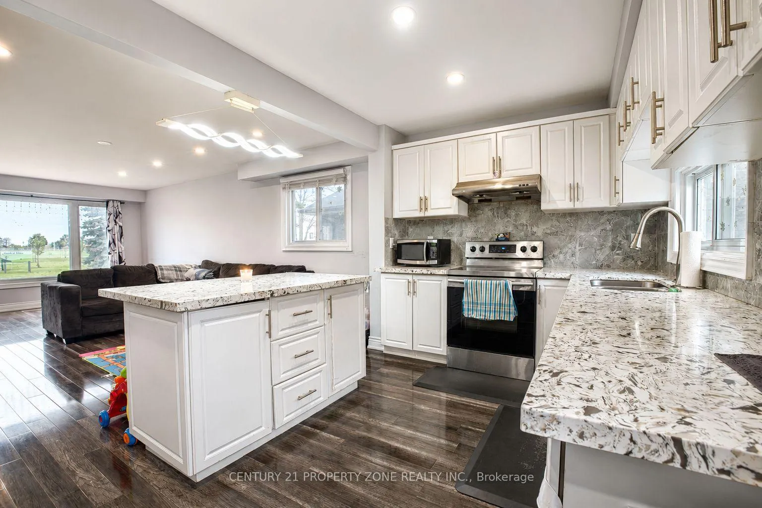 Photo 2 of 7652 Roselle Crescent, Mississauga, Malton — HOMEH