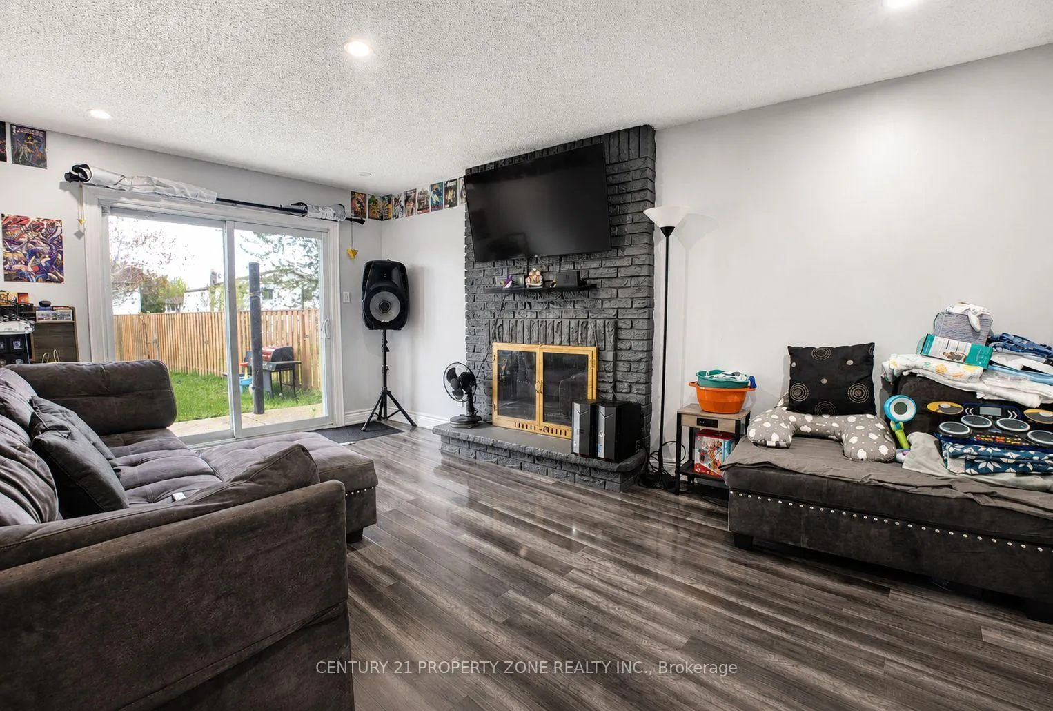 Photo 5 of 7652 Roselle Crescent, Mississauga, Malton — HOMEH