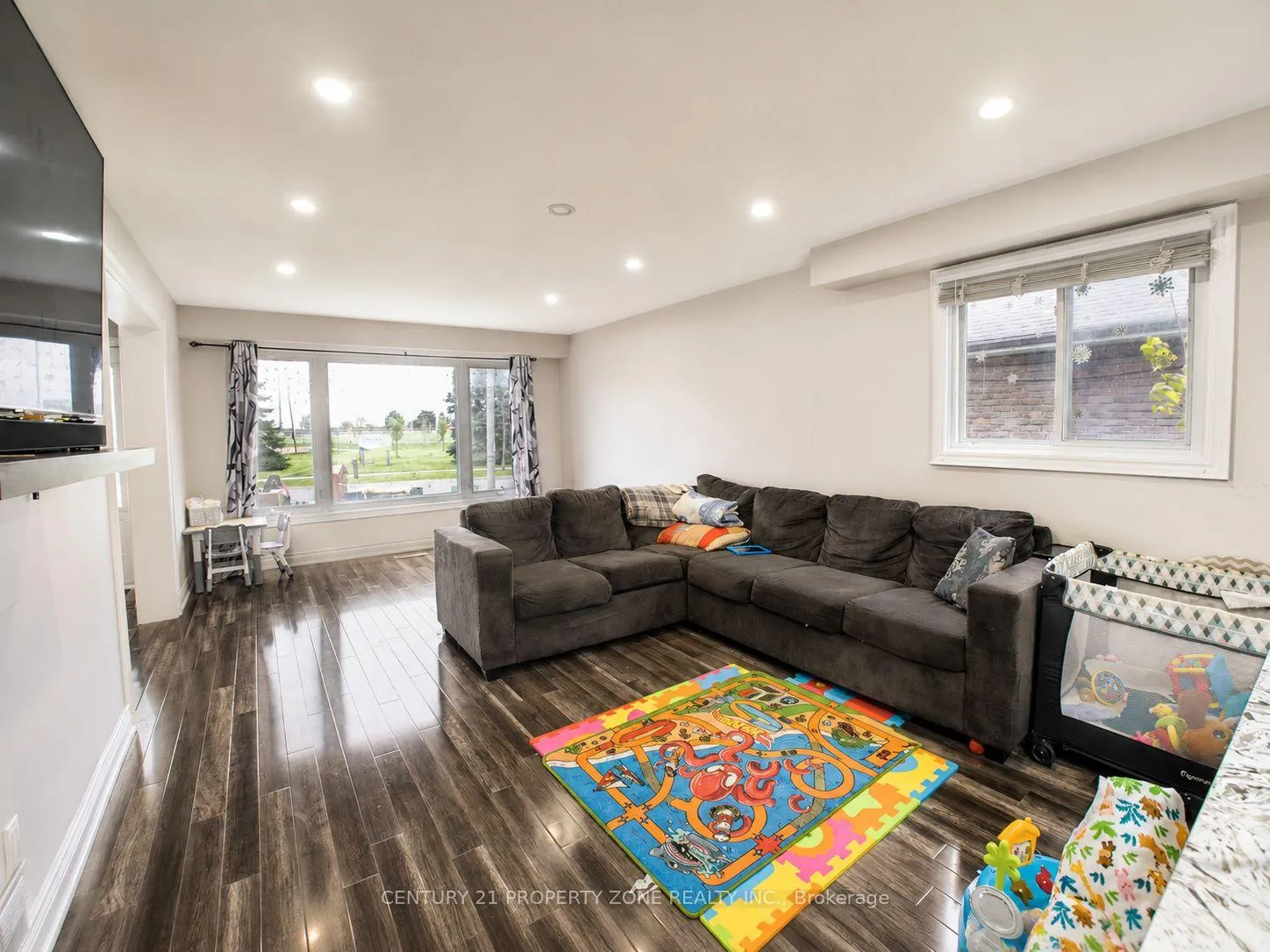 Photo 8 of 7652 Roselle Crescent, Mississauga, Malton — HOMEH