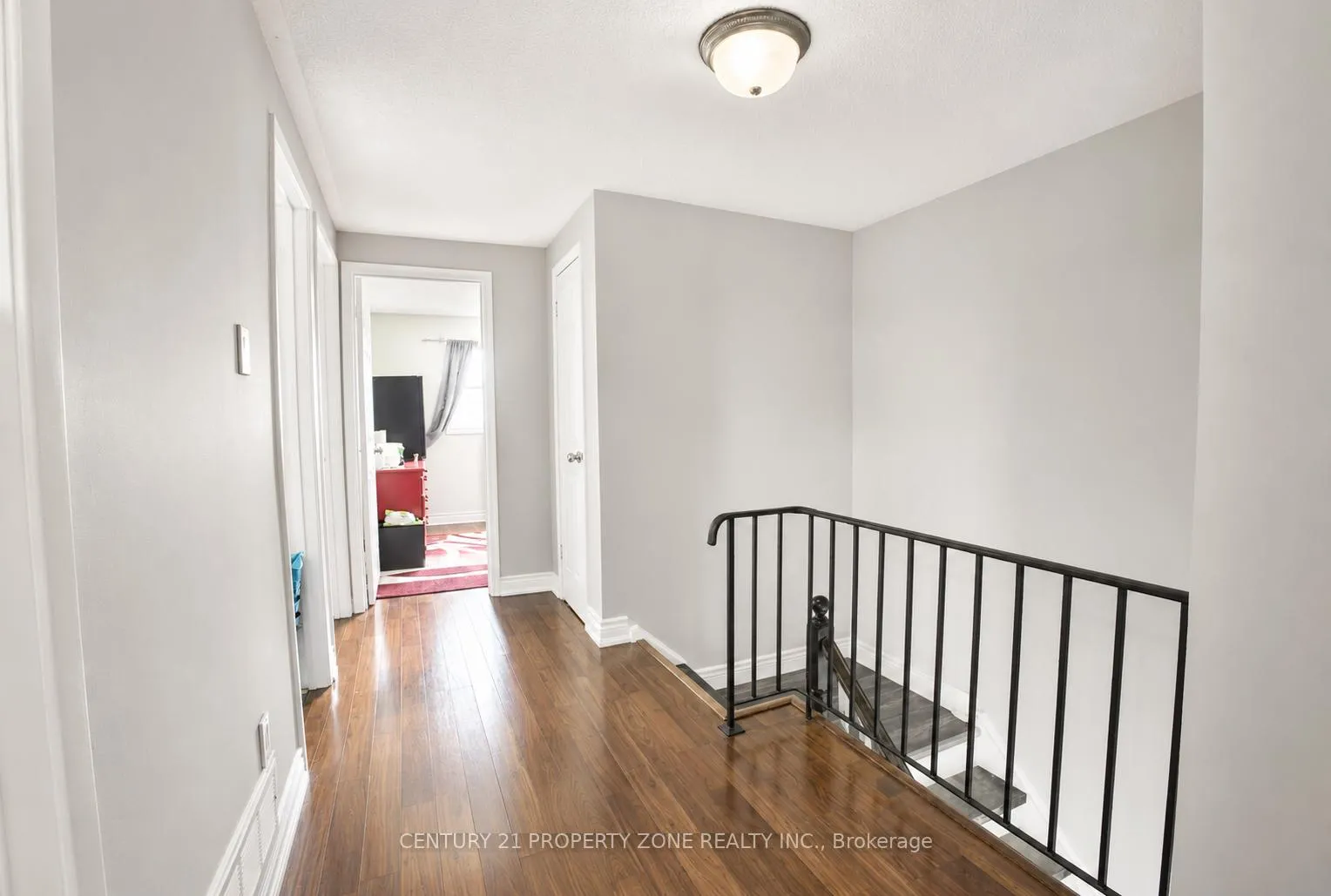 Photo 9 of 7652 Roselle Crescent, Mississauga, Malton — HOMEH