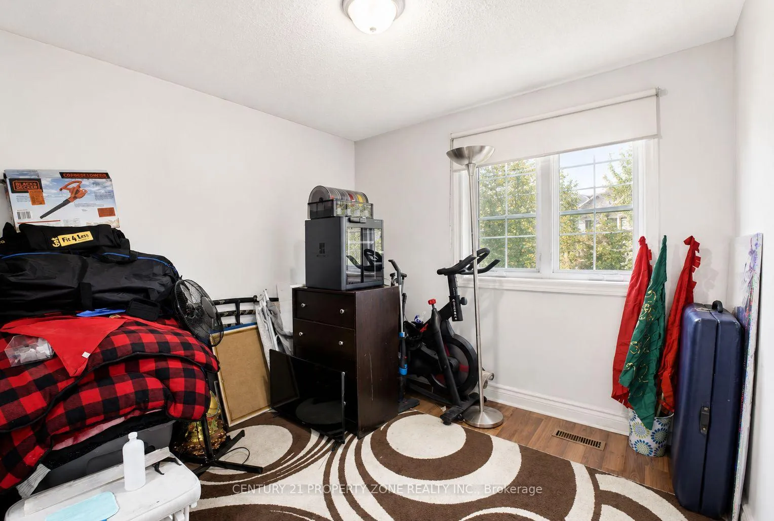 Photo 15 of 7652 Roselle Crescent, Mississauga, Malton — HOMEH