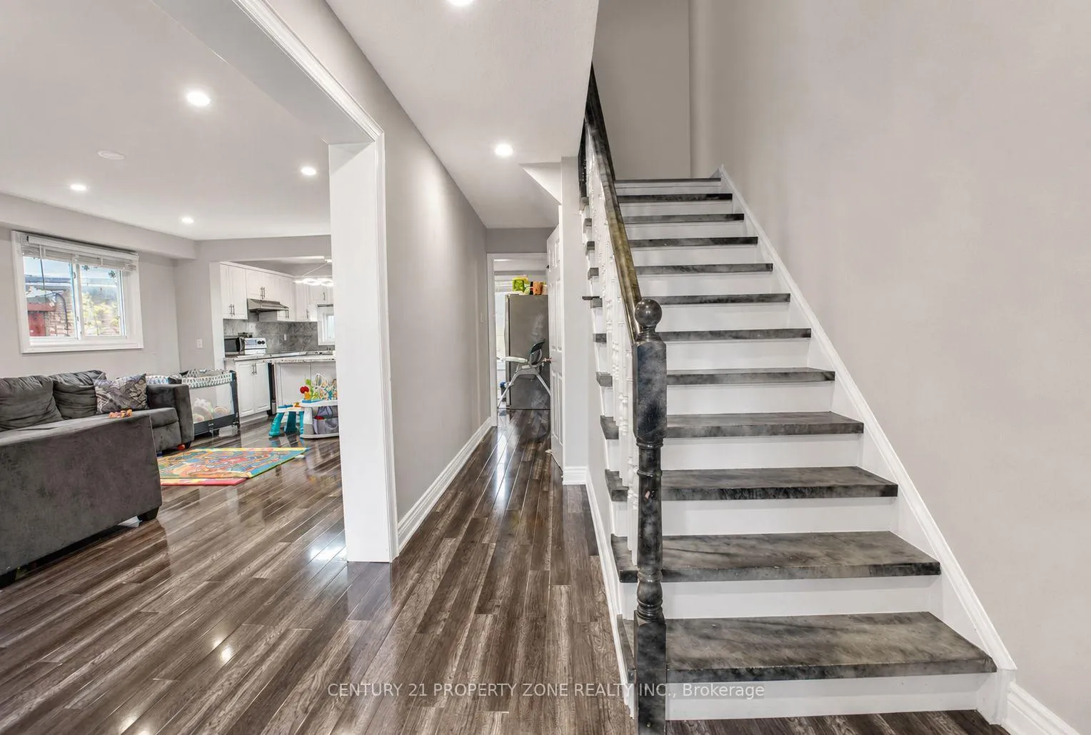 Photo 16 of 7652 Roselle Crescent, Mississauga, Malton — HOMEH