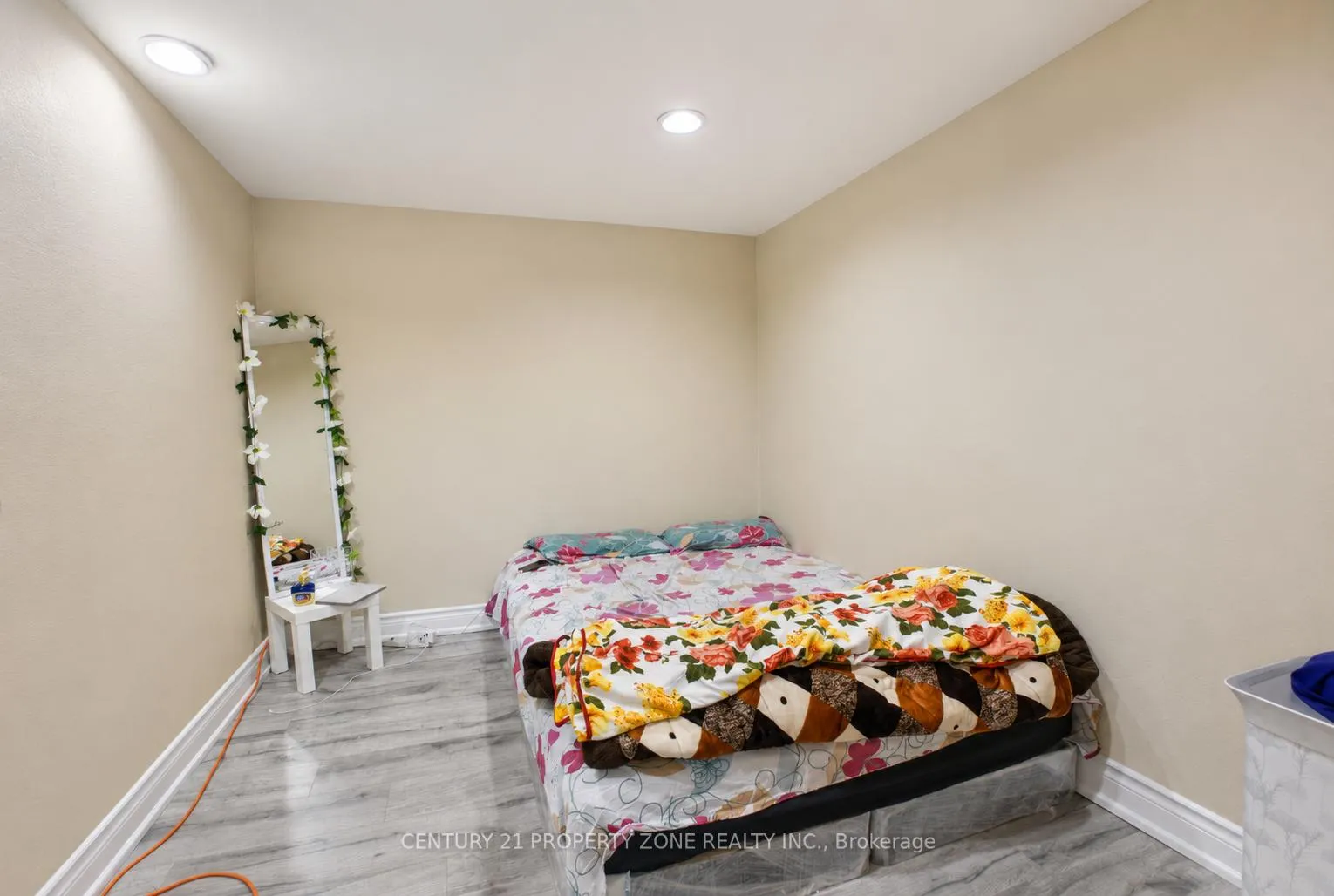 Photo 22 of 7652 Roselle Crescent, Mississauga, Malton — HOMEH