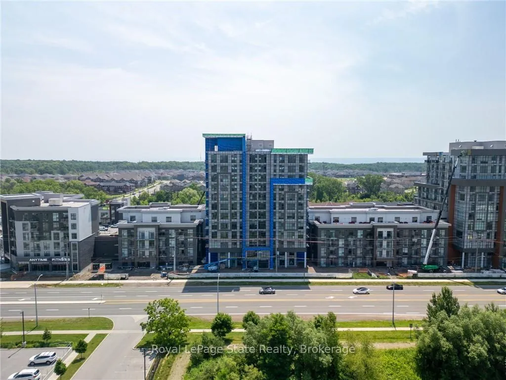 Front of Unit 422, 470 Dundas Street