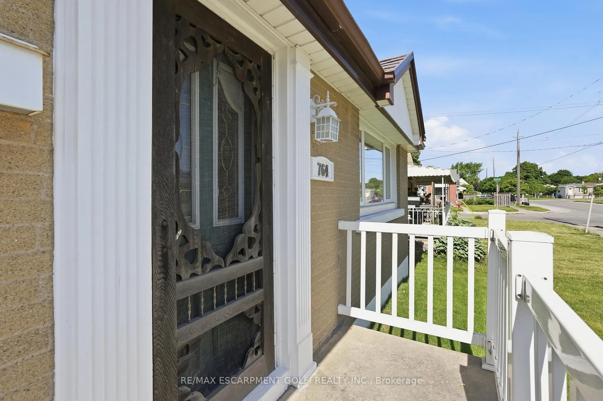 Photo 4 of 764 Brucedale Avenue E, Hamilton, Raleigh — HOMEH