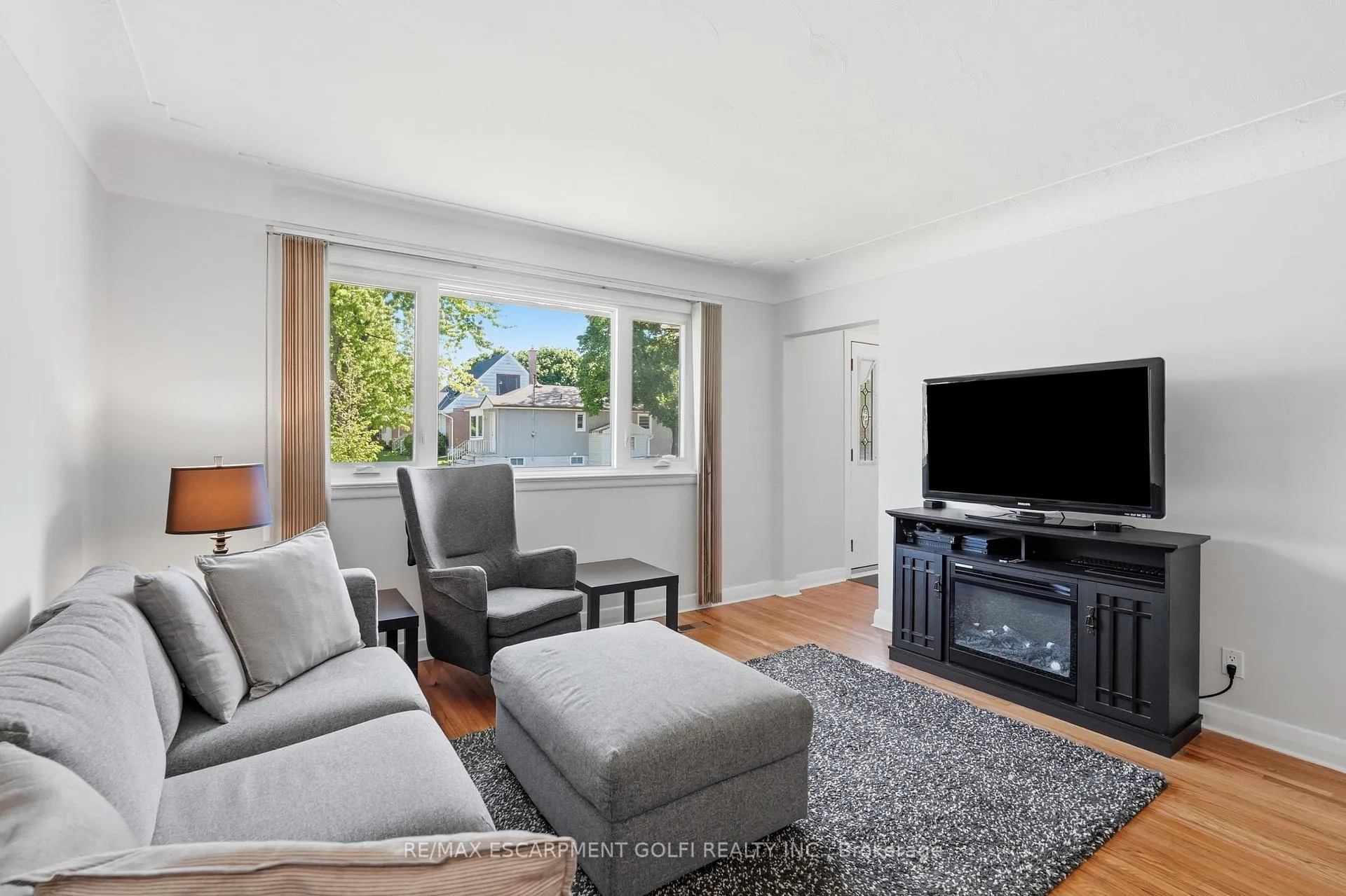 Photo 6 of 764 Brucedale Avenue E, Hamilton, Raleigh — HOMEH