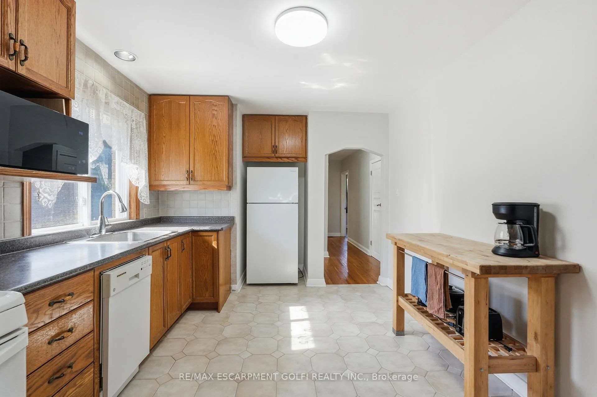 Photo 7 of 764 Brucedale Avenue E, Hamilton, Raleigh — HOMEH