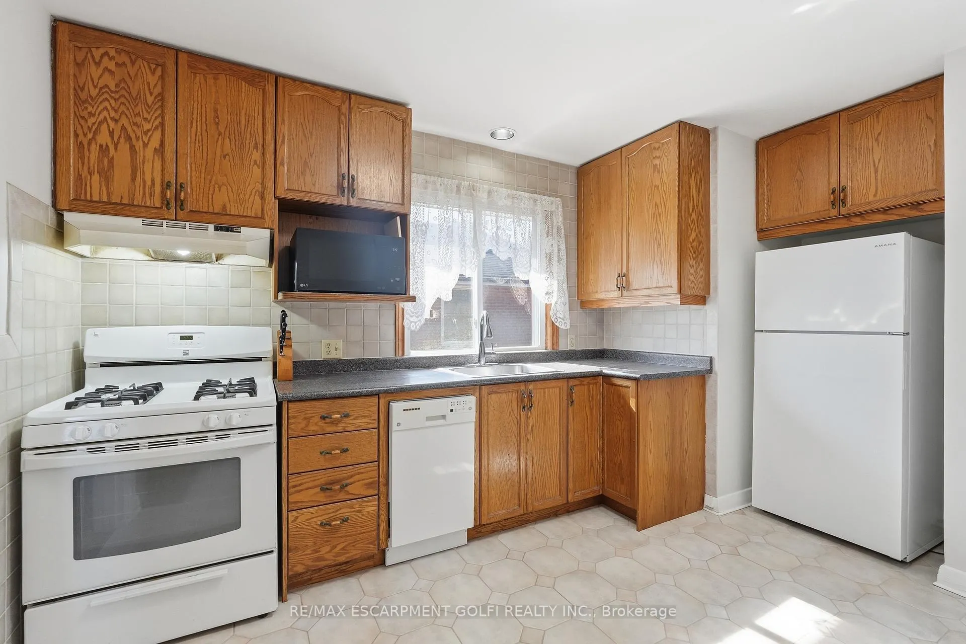 Photo 8 of 764 Brucedale Avenue E, Hamilton, Raleigh — HOMEH