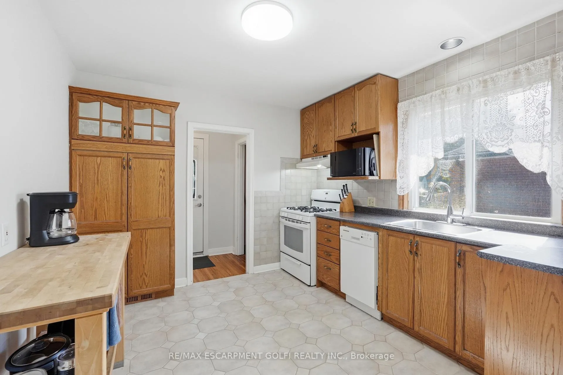 Photo 9 of 764 Brucedale Avenue E, Hamilton, Raleigh — HOMEH