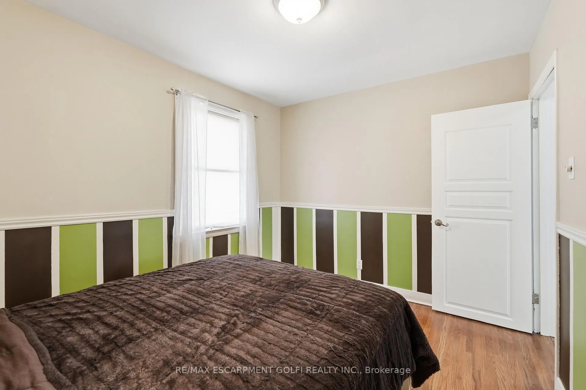 Photo 13 of 764 Brucedale Avenue E, Hamilton, Raleigh — HOMEH