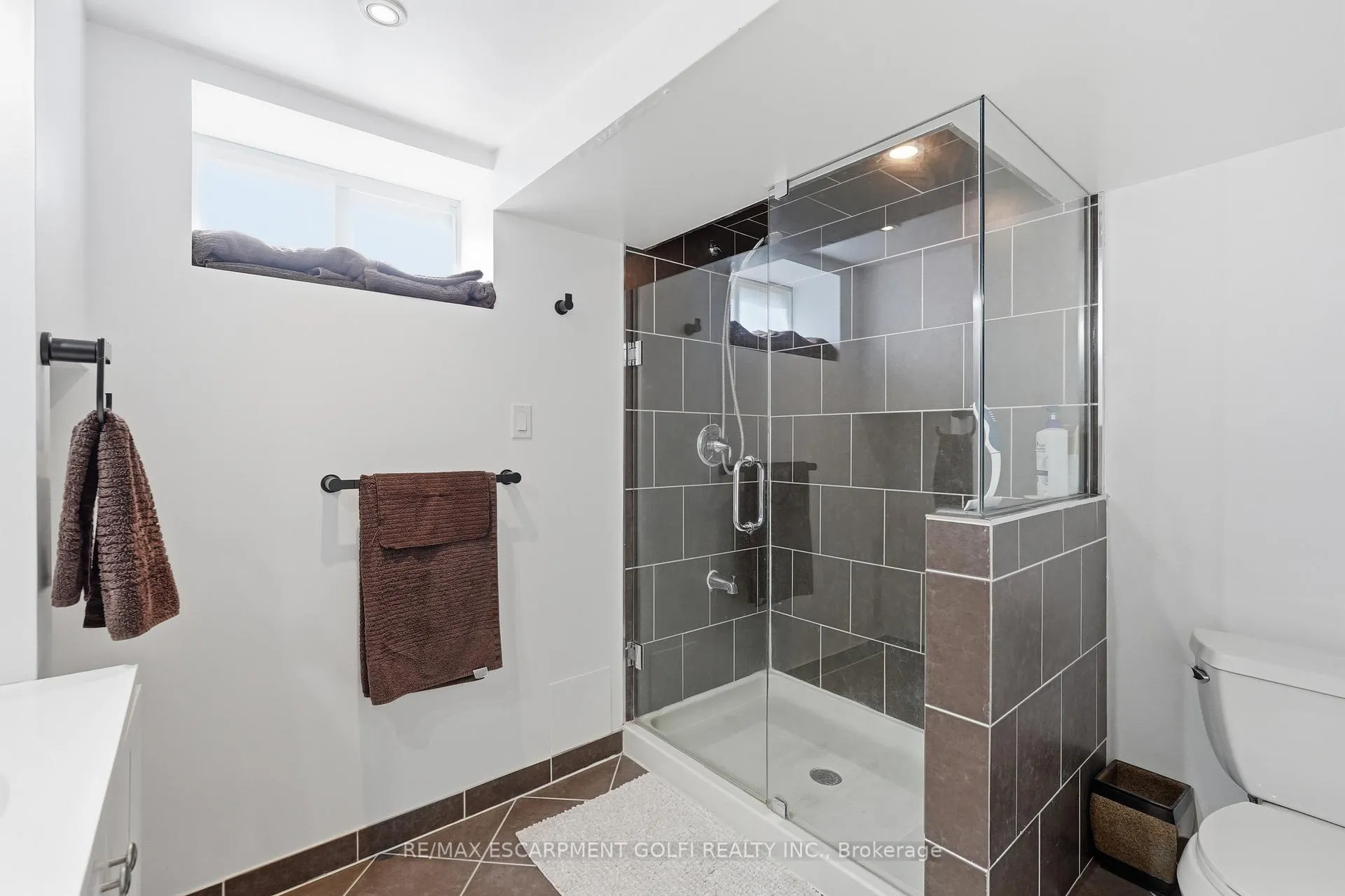 Photo 26 of 764 Brucedale Avenue E, Hamilton, Raleigh — HOMEH