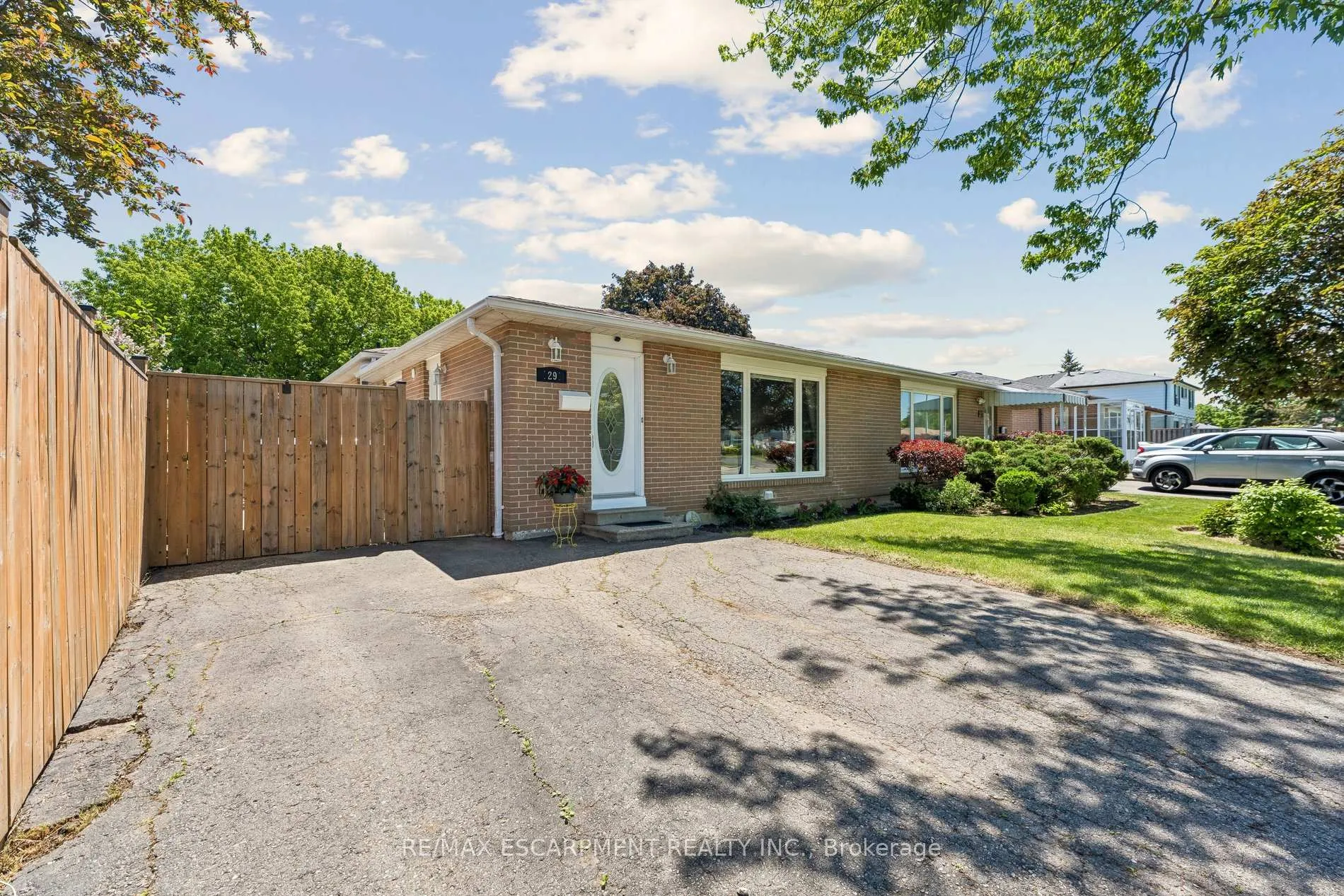 Photo 2 of 29 Deeside Crescent, Brampton, Southgate — HOMEH
