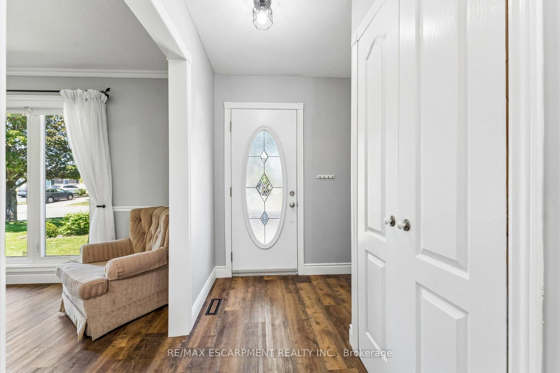 Photo 5 of 29 Deeside Crescent, Brampton, Southgate — HOMEH