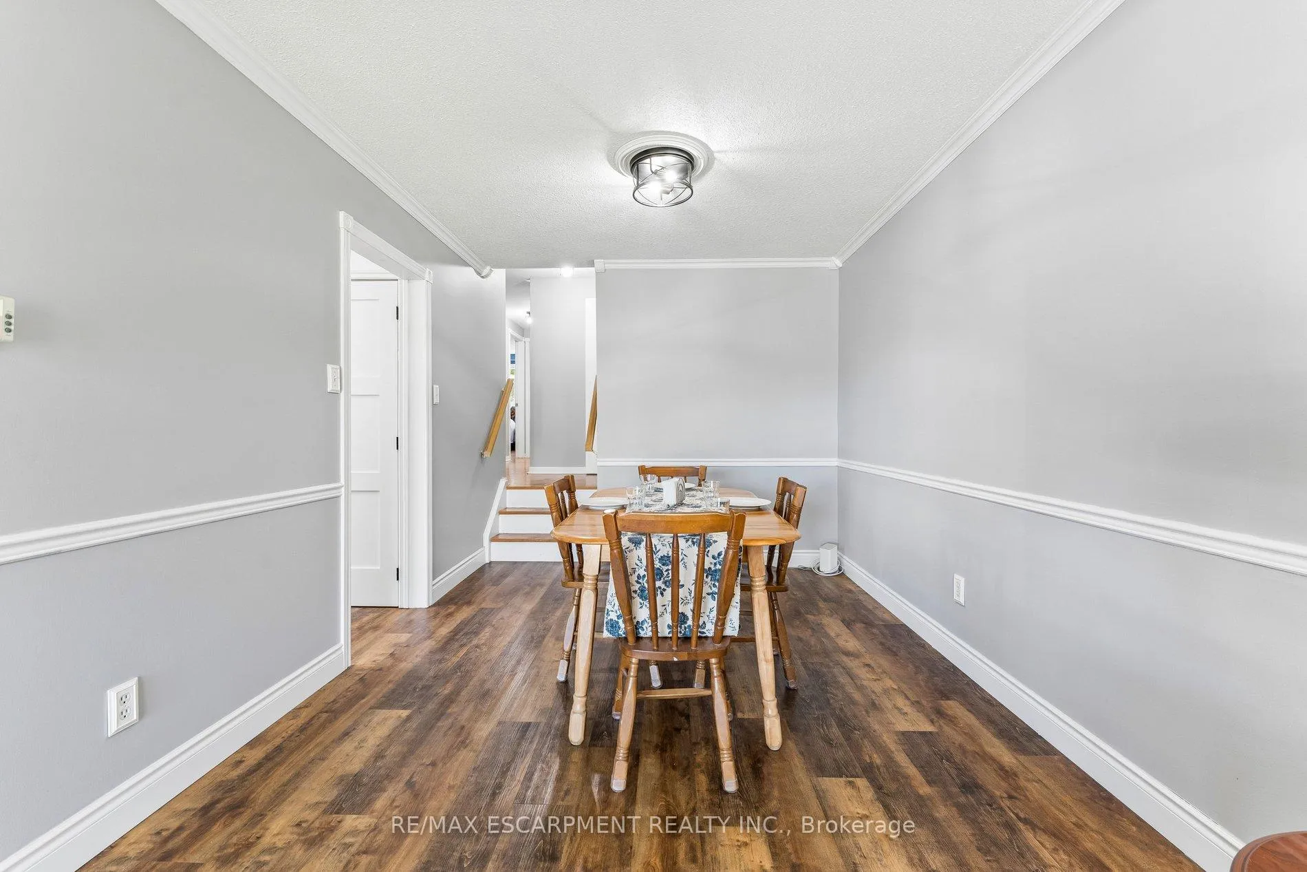Photo 11 of 29 Deeside Crescent, Brampton, Southgate — HOMEH