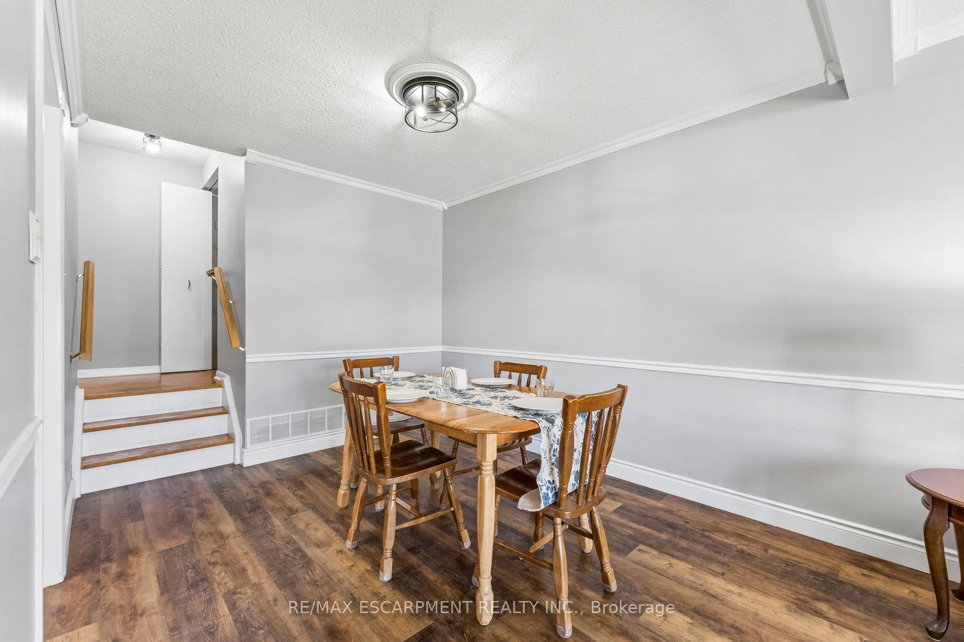 Photo 12 of 29 Deeside Crescent, Brampton, Southgate — HOMEH
