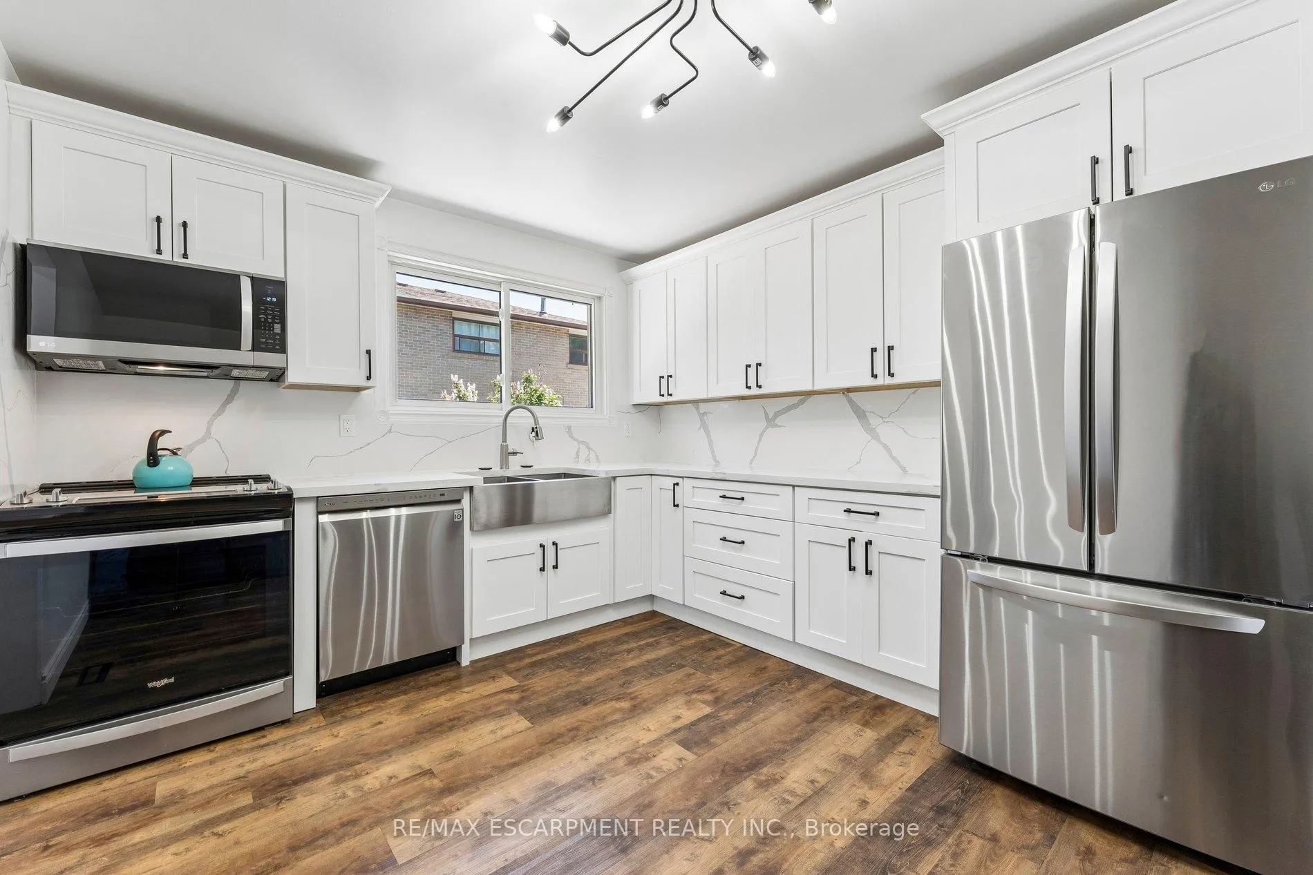 Photo 15 of 29 Deeside Crescent, Brampton, Southgate — HOMEH