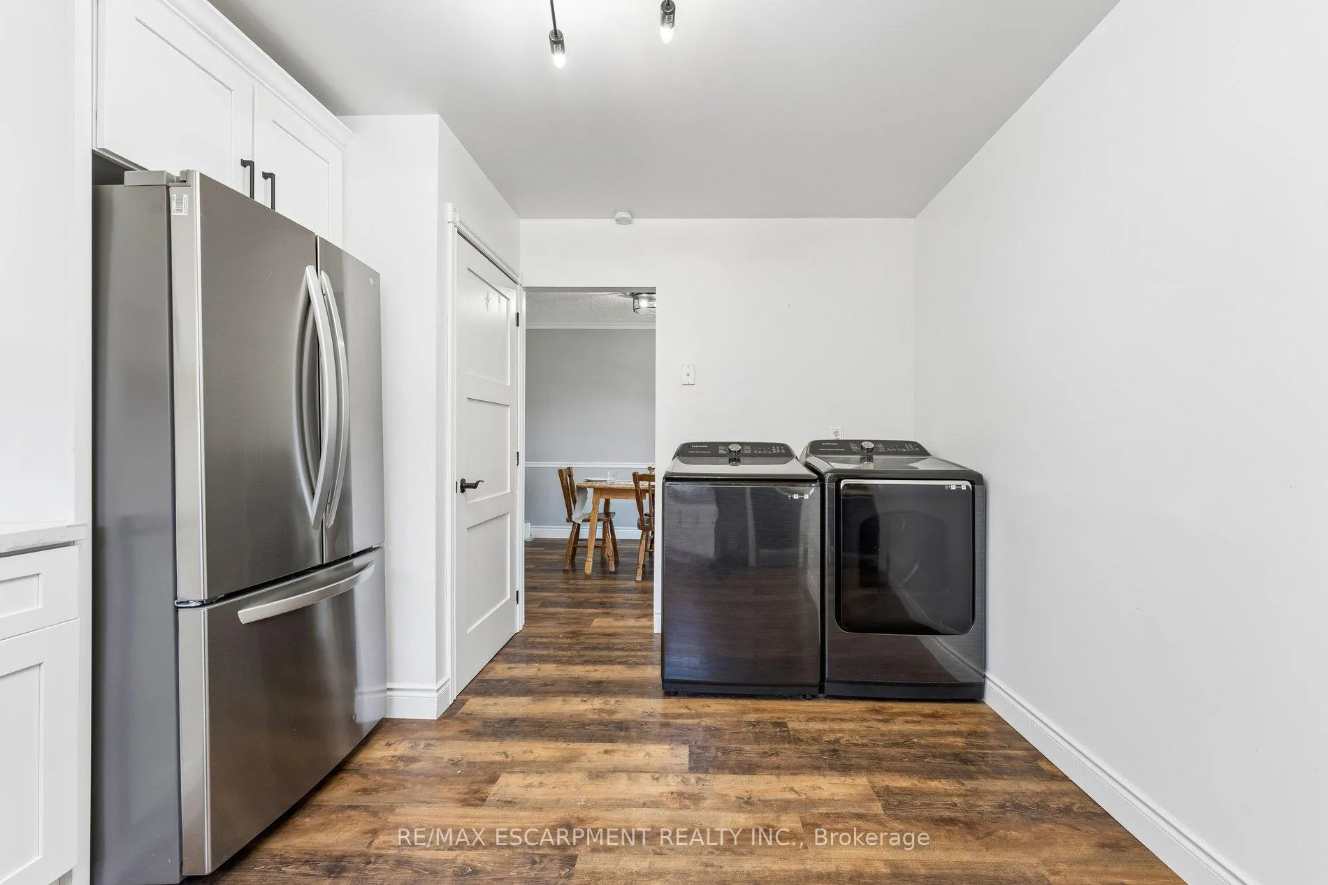 Photo 18 of 29 Deeside Crescent, Brampton, Southgate — HOMEH