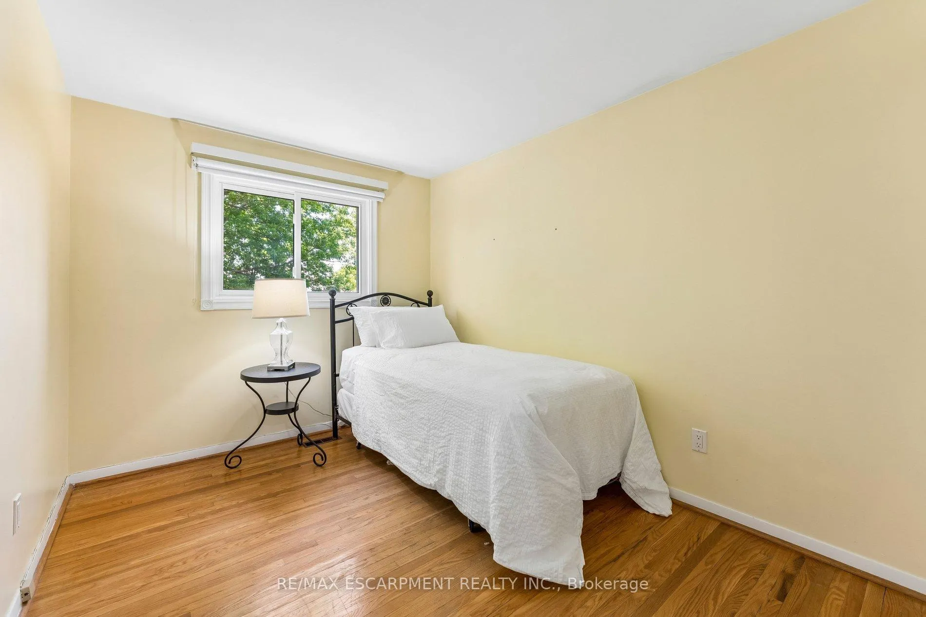 Photo 27 of 29 Deeside Crescent, Brampton, Southgate — HOMEH