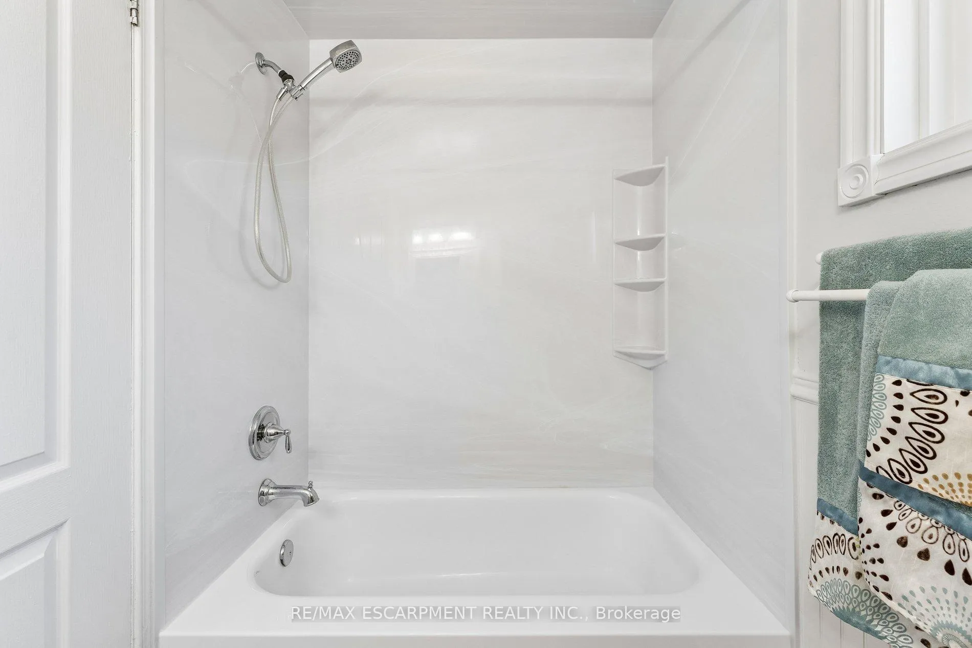 Photo 30 of 29 Deeside Crescent, Brampton, Southgate — HOMEH