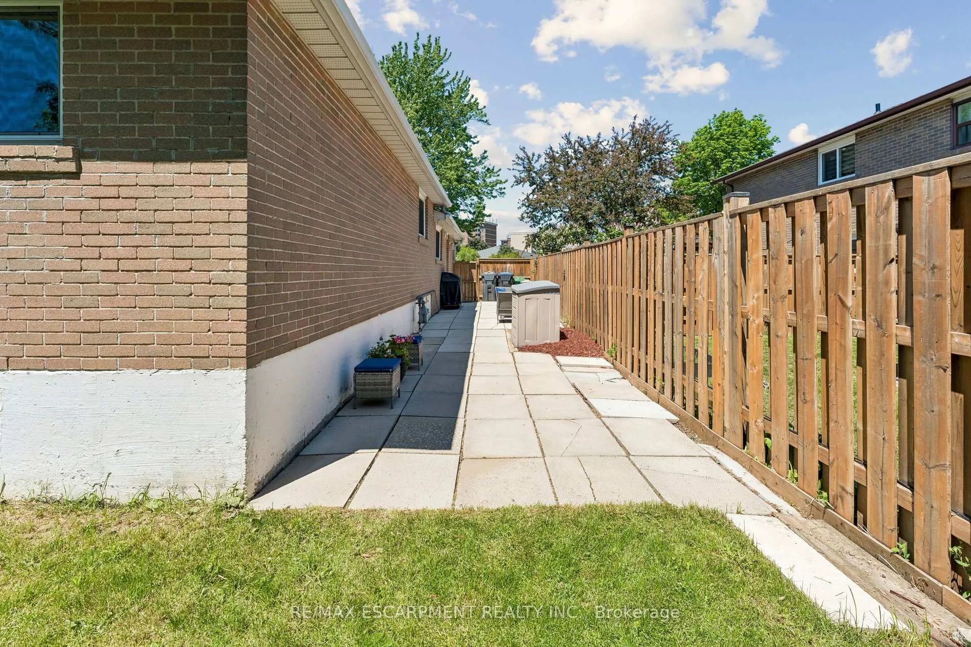 Photo 39 of 29 Deeside Crescent, Brampton, Southgate — HOMEH