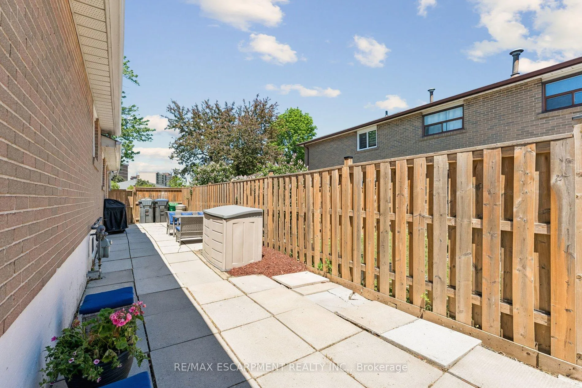 Photo 40 of 29 Deeside Crescent, Brampton, Southgate — HOMEH