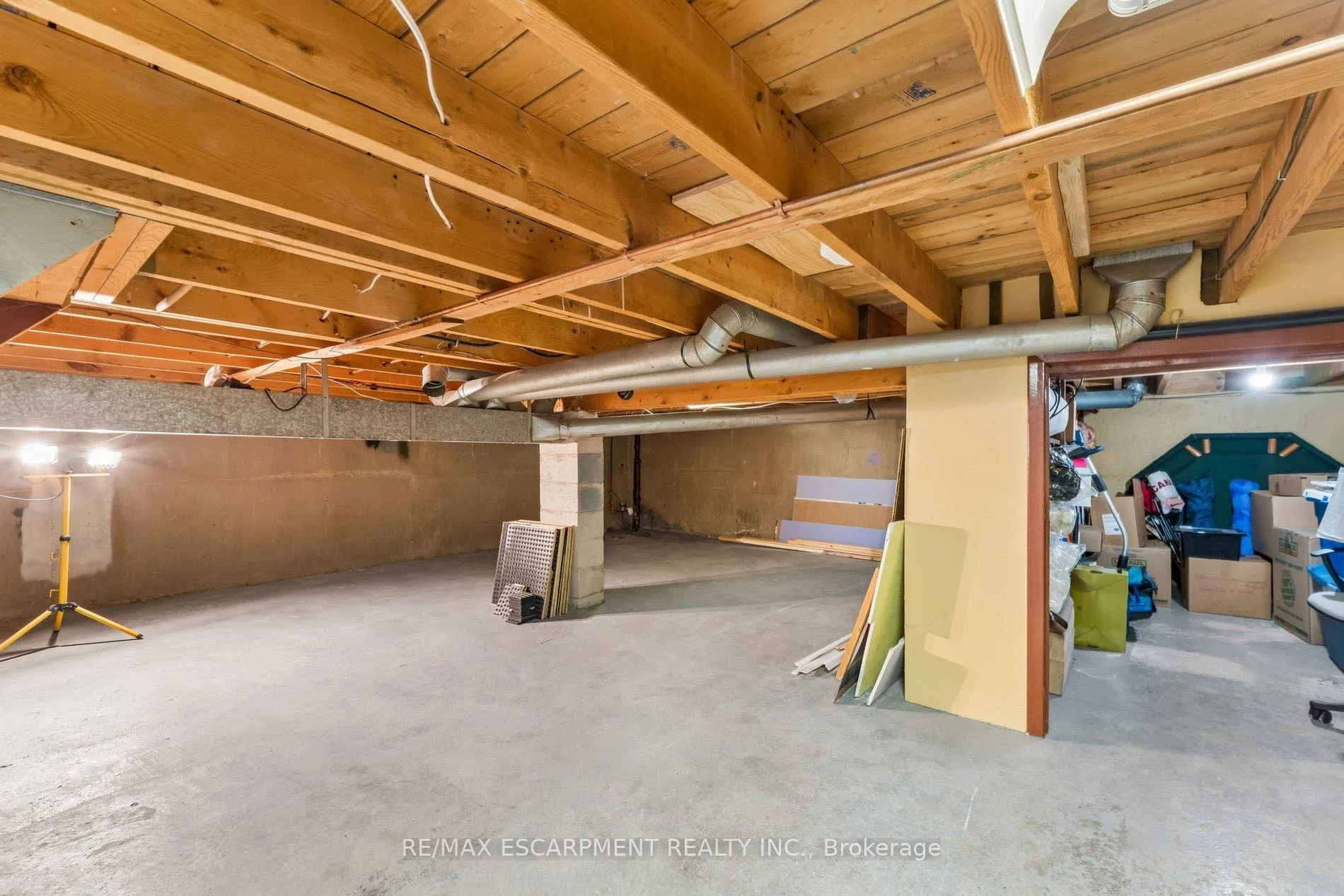 Photo 41 of 29 Deeside Crescent, Brampton, Southgate — HOMEH