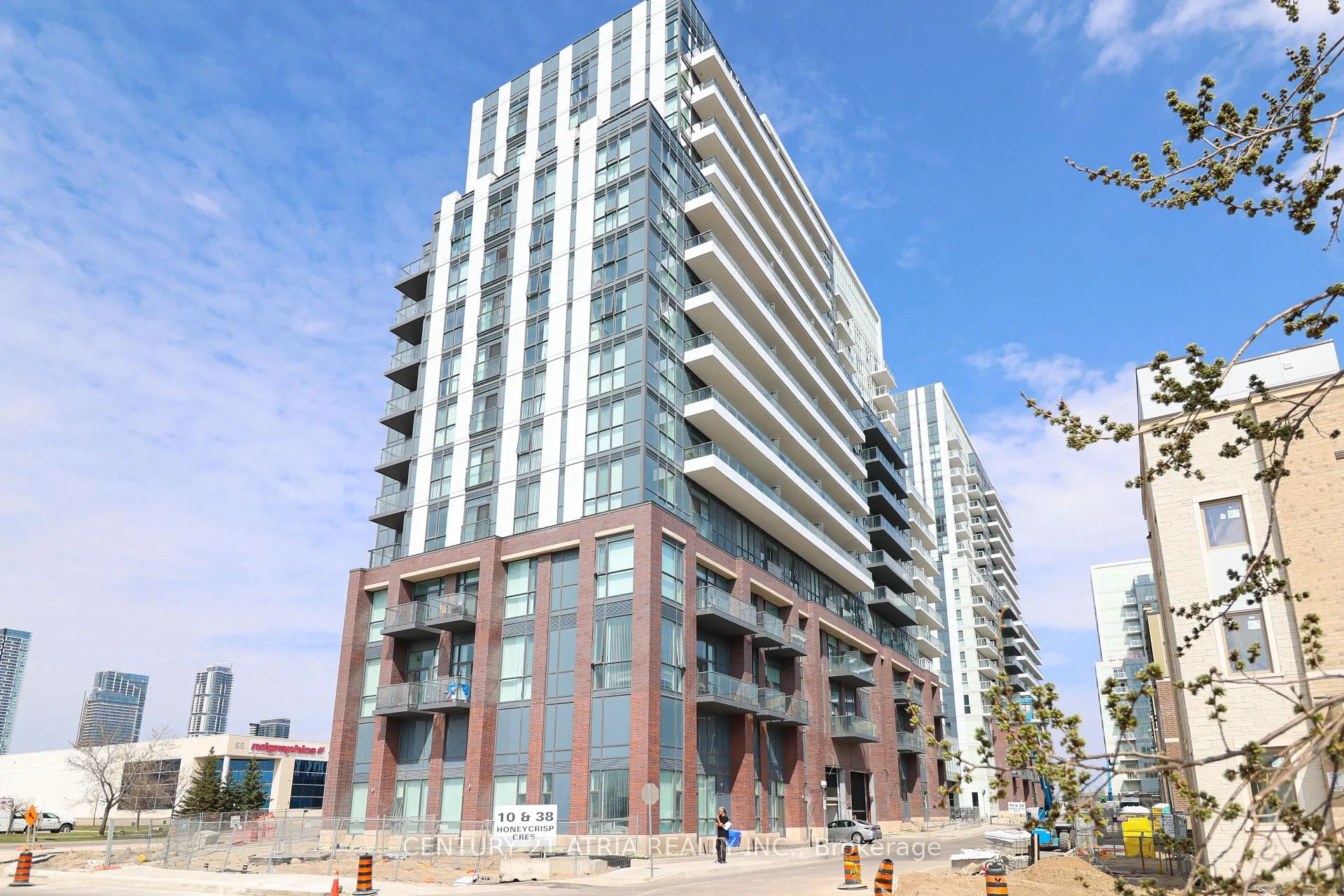 Photo 1 of Unit 1507, 38 Honeycrisp Crescent, Vaughan, Vaughan Corporate Centre — HOMEH
