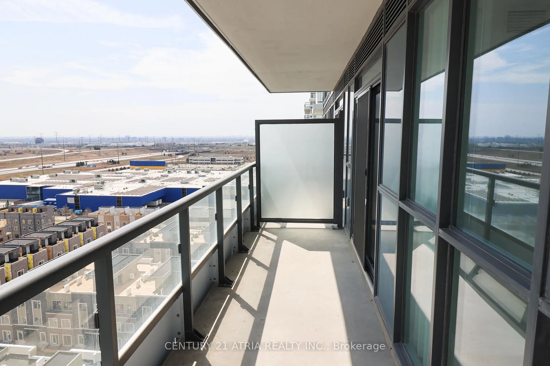 Photo 13 of Unit 1507, 38 Honeycrisp Crescent, Vaughan, Vaughan Corporate Centre — HOMEH