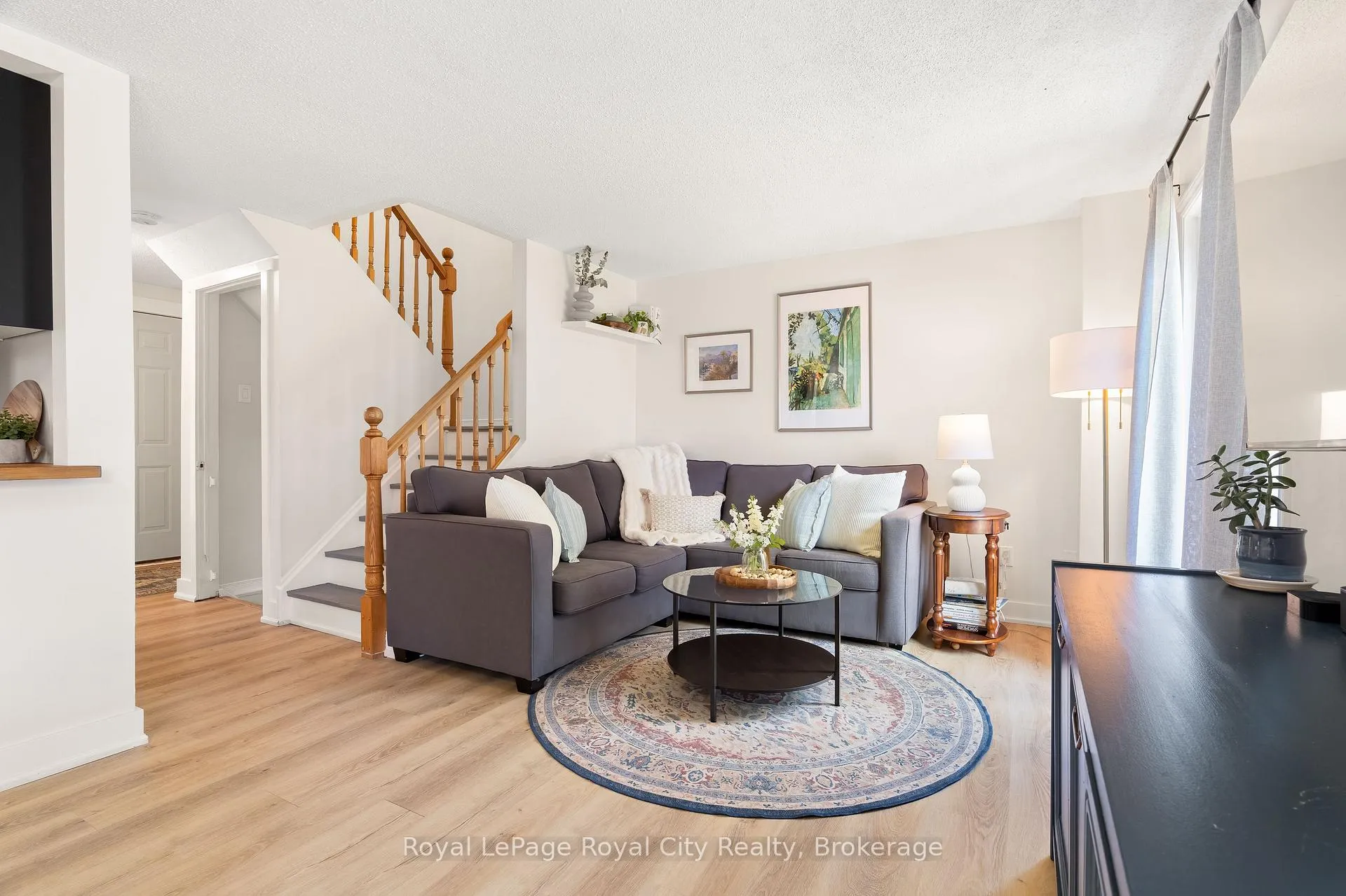 Photo 4 of 52 Walman Drive, Guelph, Kortright West — HOMEH