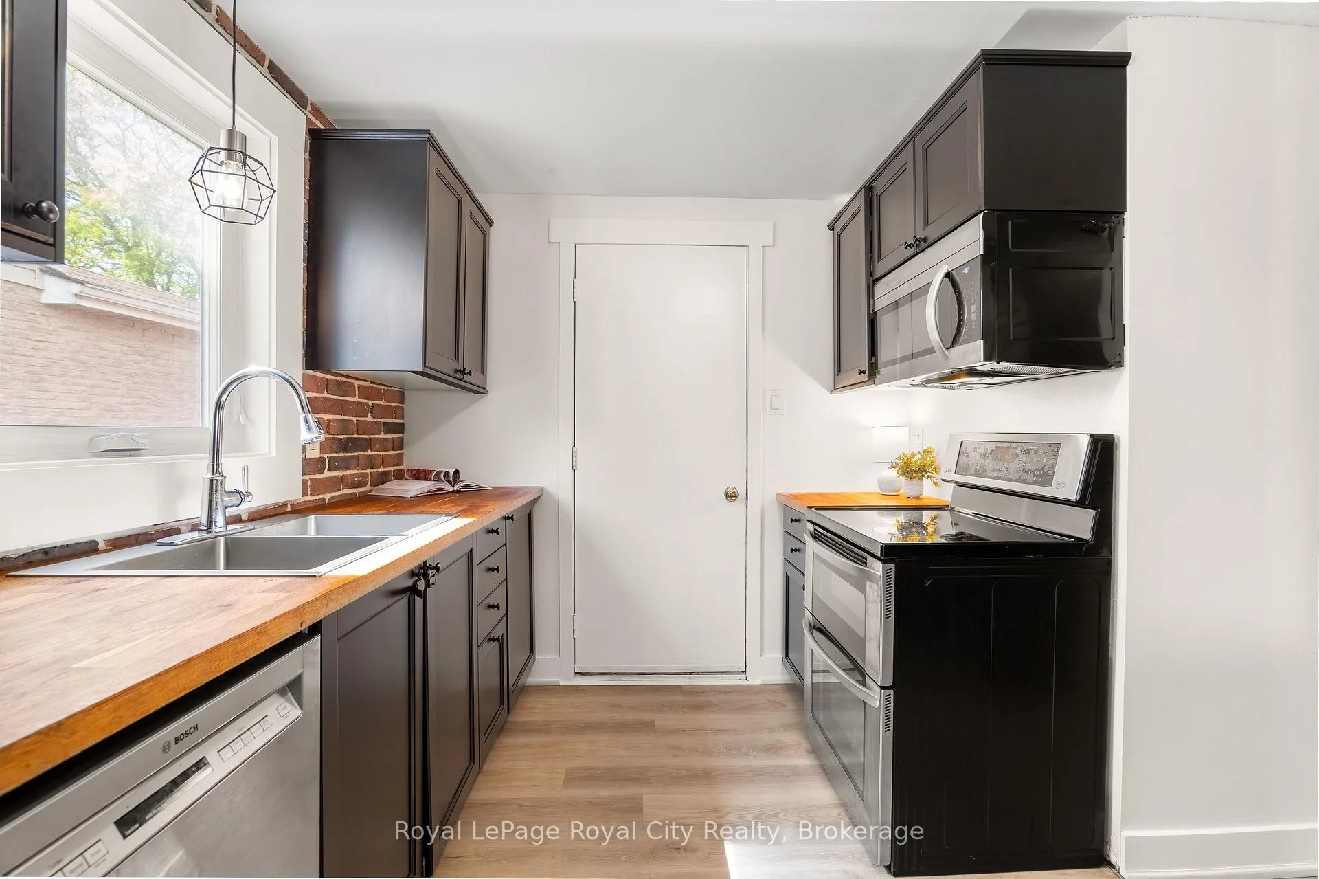 Photo 9 of 52 Walman Drive, Guelph, Kortright West — HOMEH