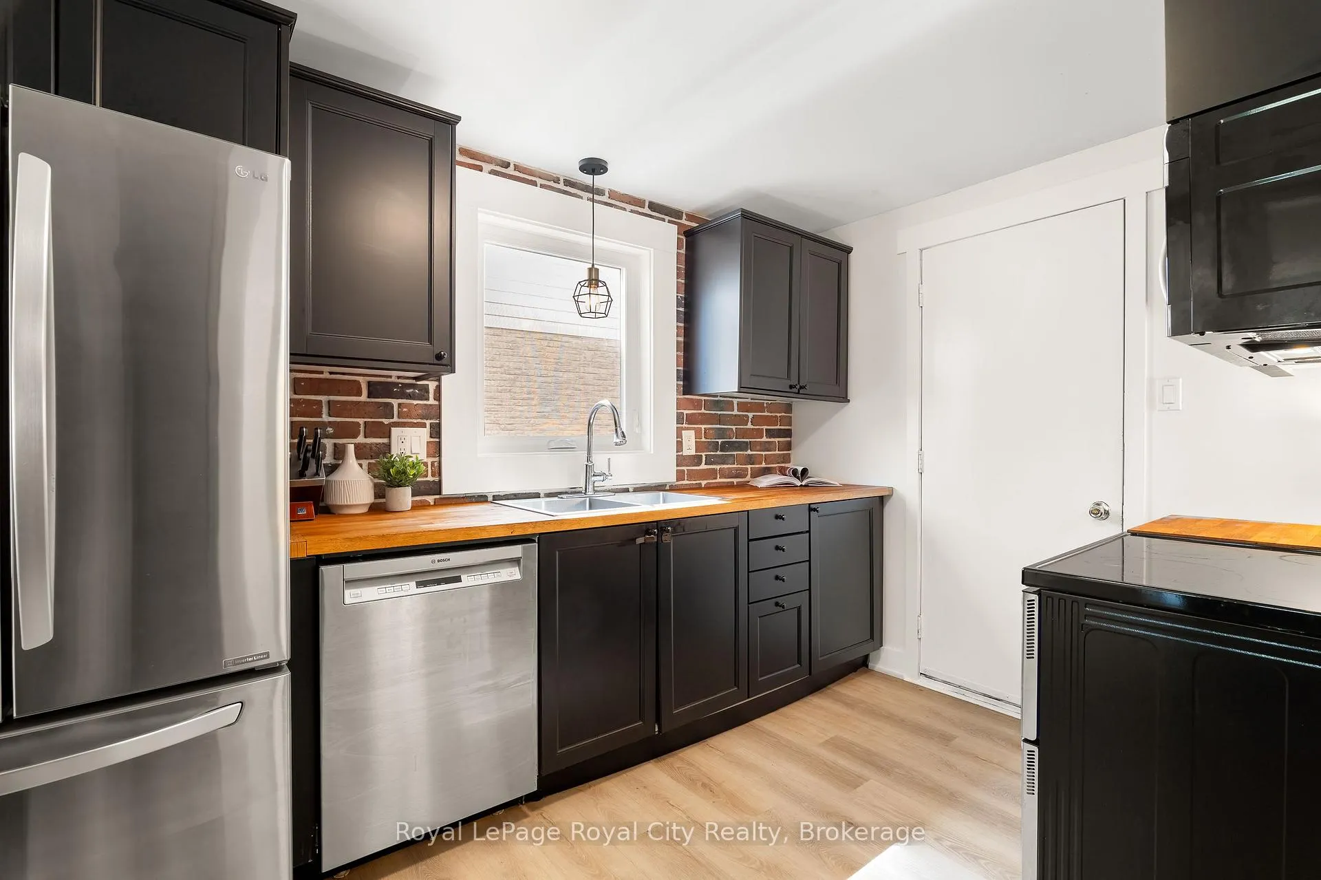 Photo 10 of 52 Walman Drive, Guelph, Kortright West — HOMEH