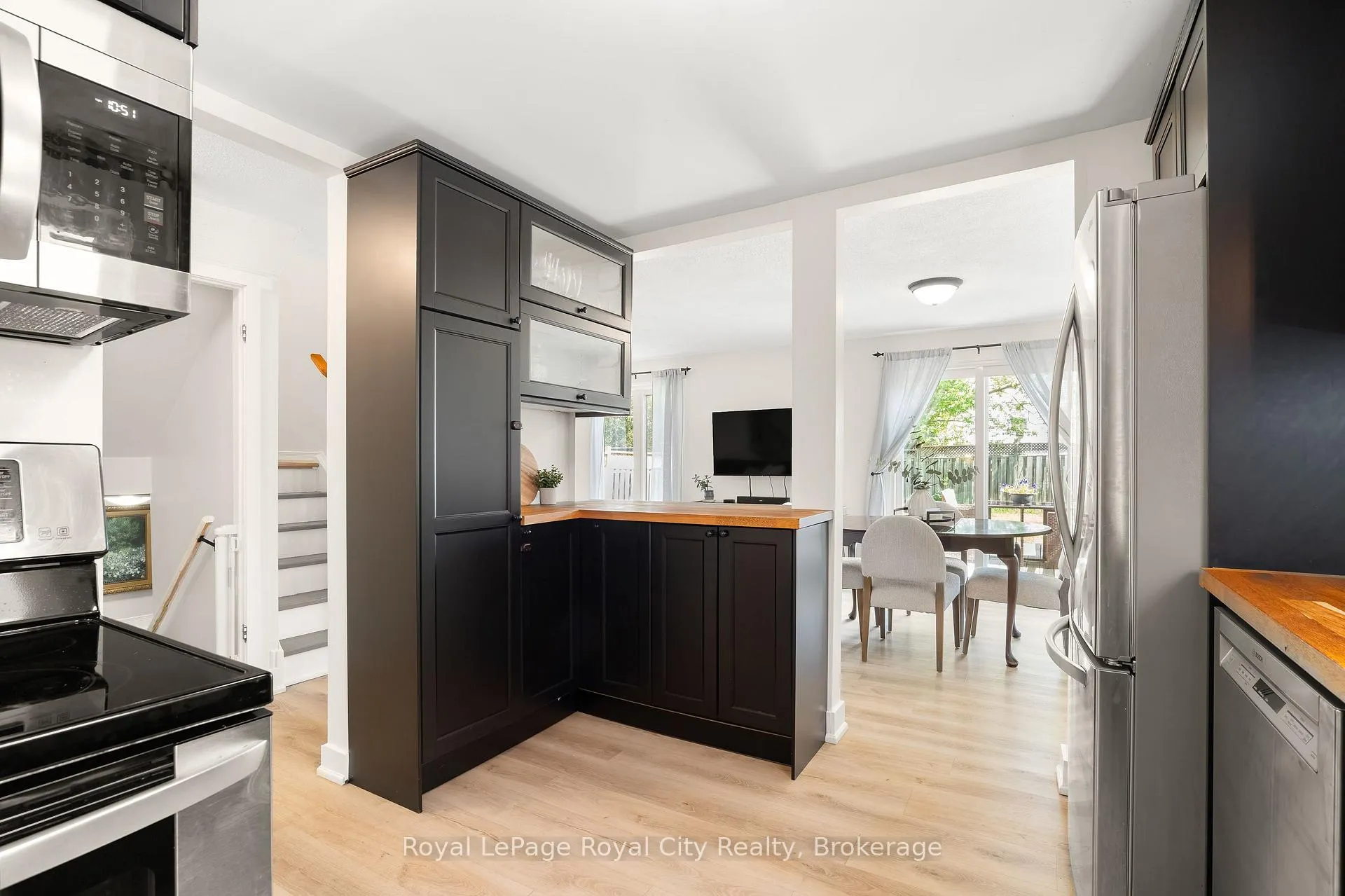 Photo 11 of 52 Walman Drive, Guelph, Kortright West — HOMEH