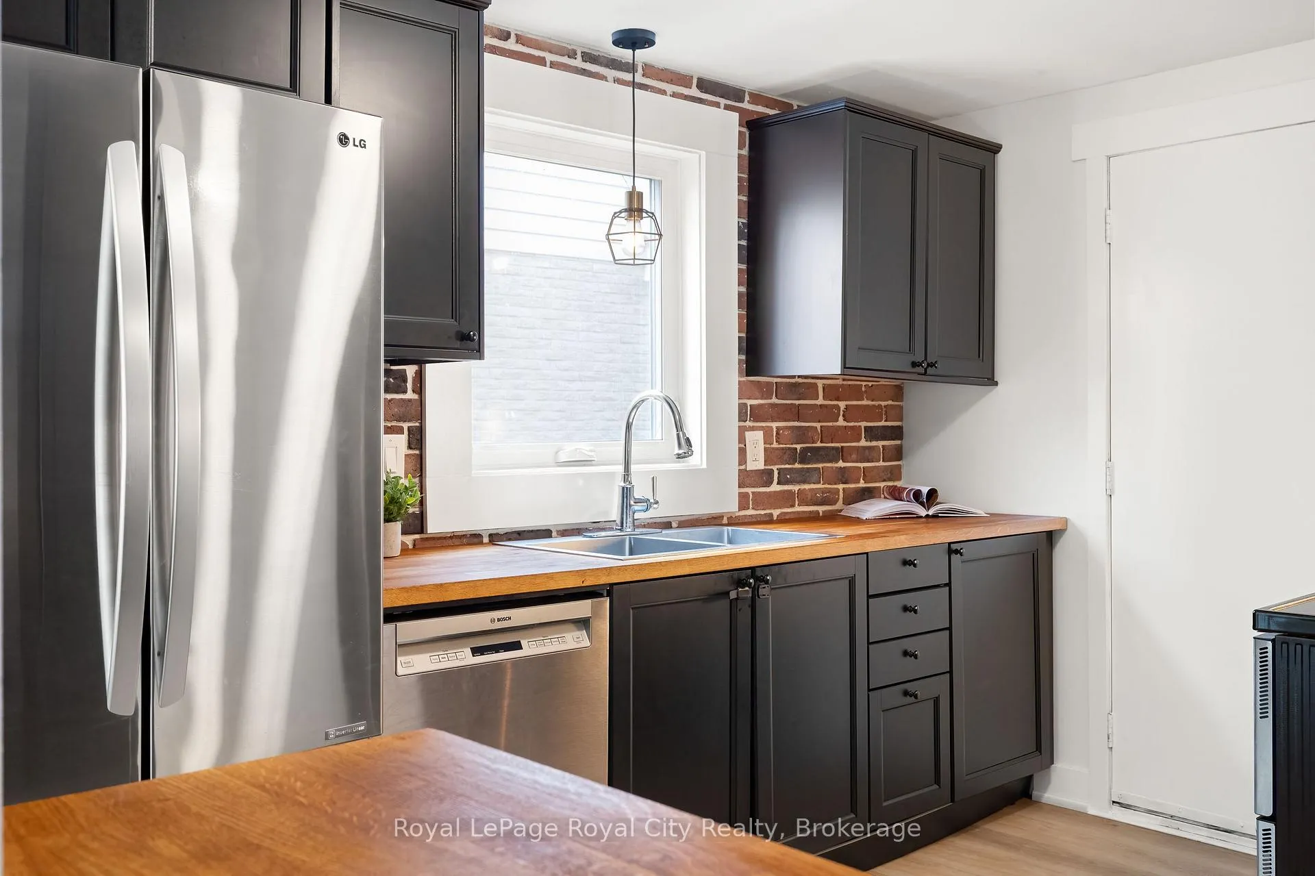 Photo 12 of 52 Walman Drive, Guelph, Kortright West — HOMEH