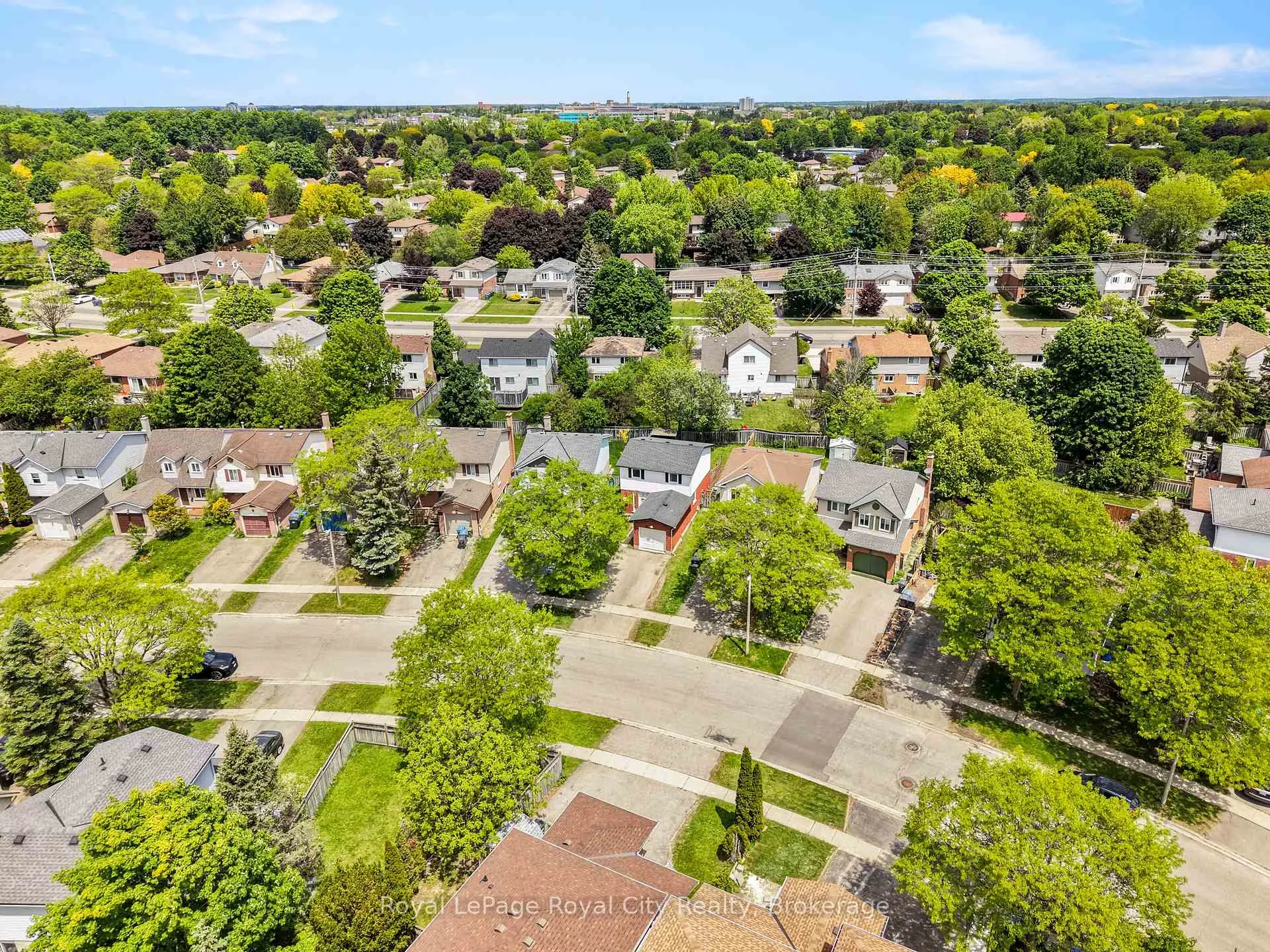 Photo 45 of 52 Walman Drive, Guelph, Kortright West — HOMEH