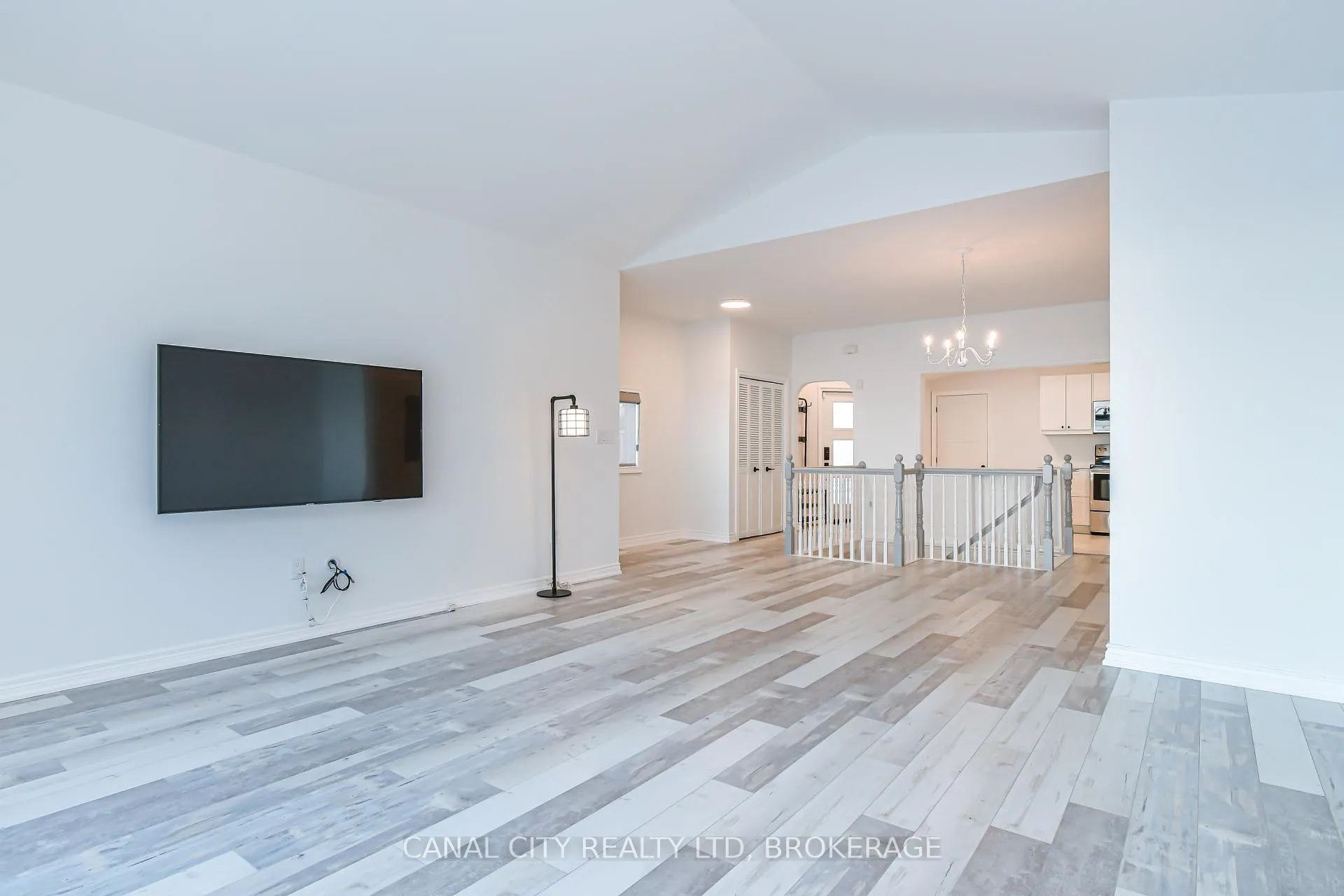 Photo 9 of 6 Colton Avenue, St. Catharines, Port Dalhousie — HOMEH