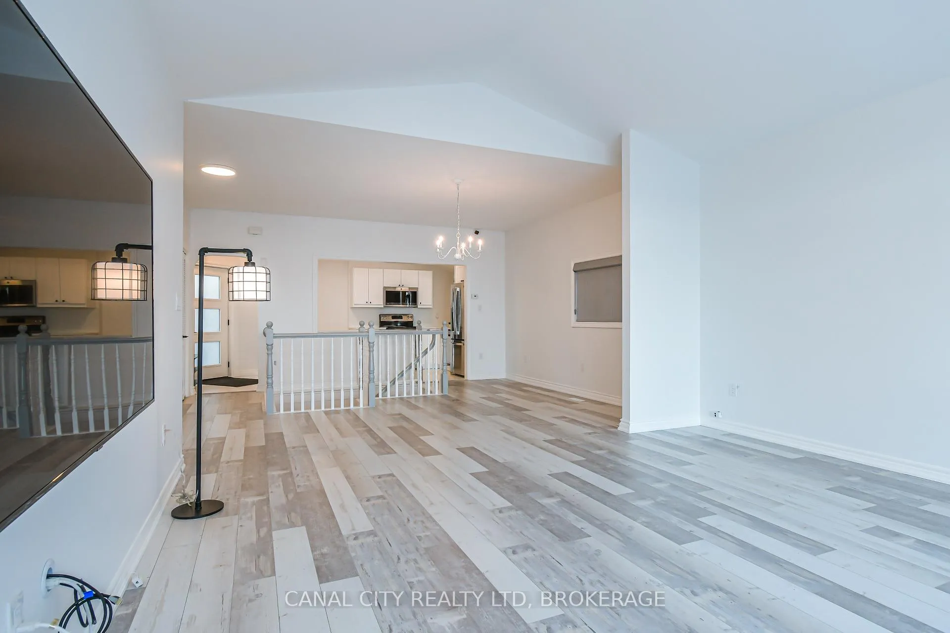 Photo 10 of 6 Colton Avenue, St. Catharines, Port Dalhousie — HOMEH