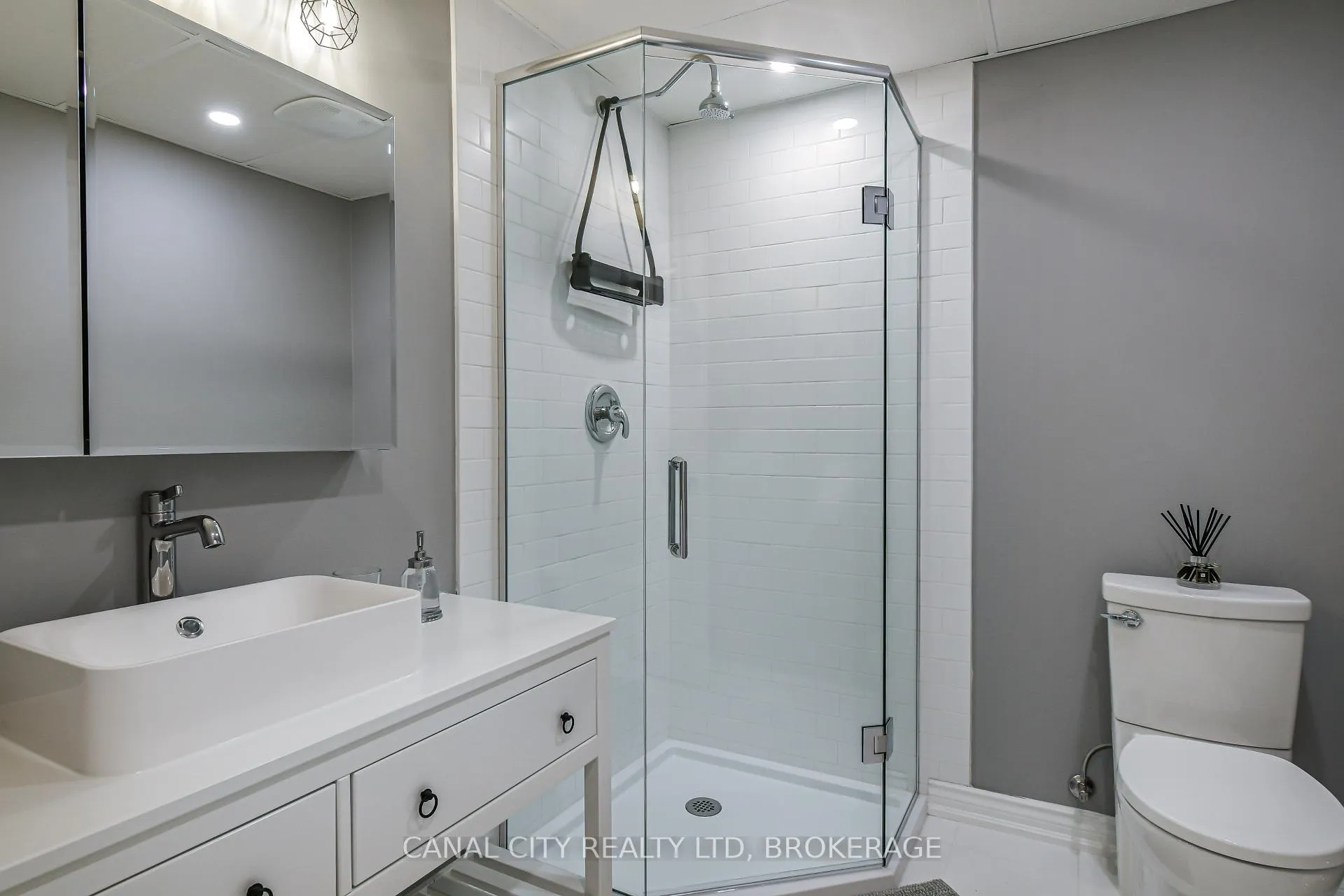 Photo 26 of 6 Colton Avenue, St. Catharines, Port Dalhousie — HOMEH