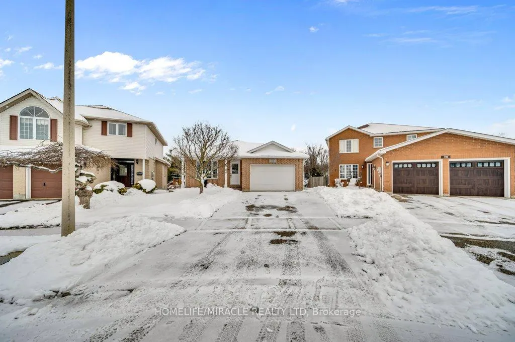 Photo 5 of 114 Glencliffe Court, Kitchener — HOMEH