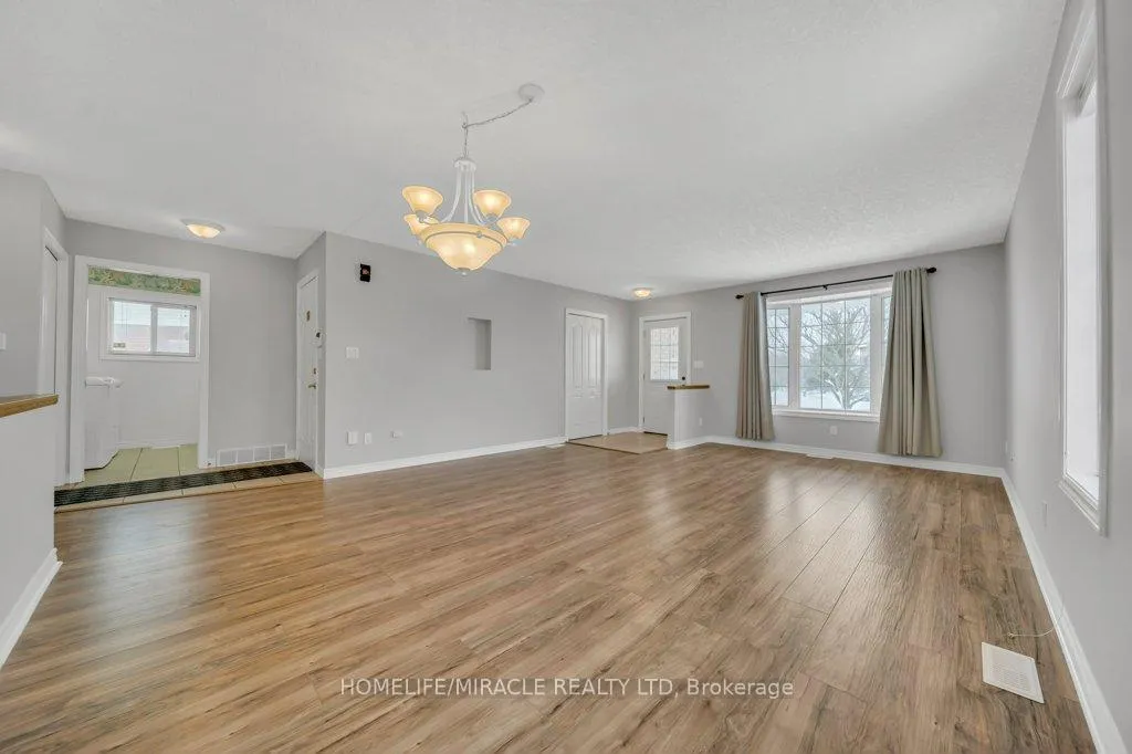 Photo 8 of 114 Glencliffe Court, Kitchener — HOMEH
