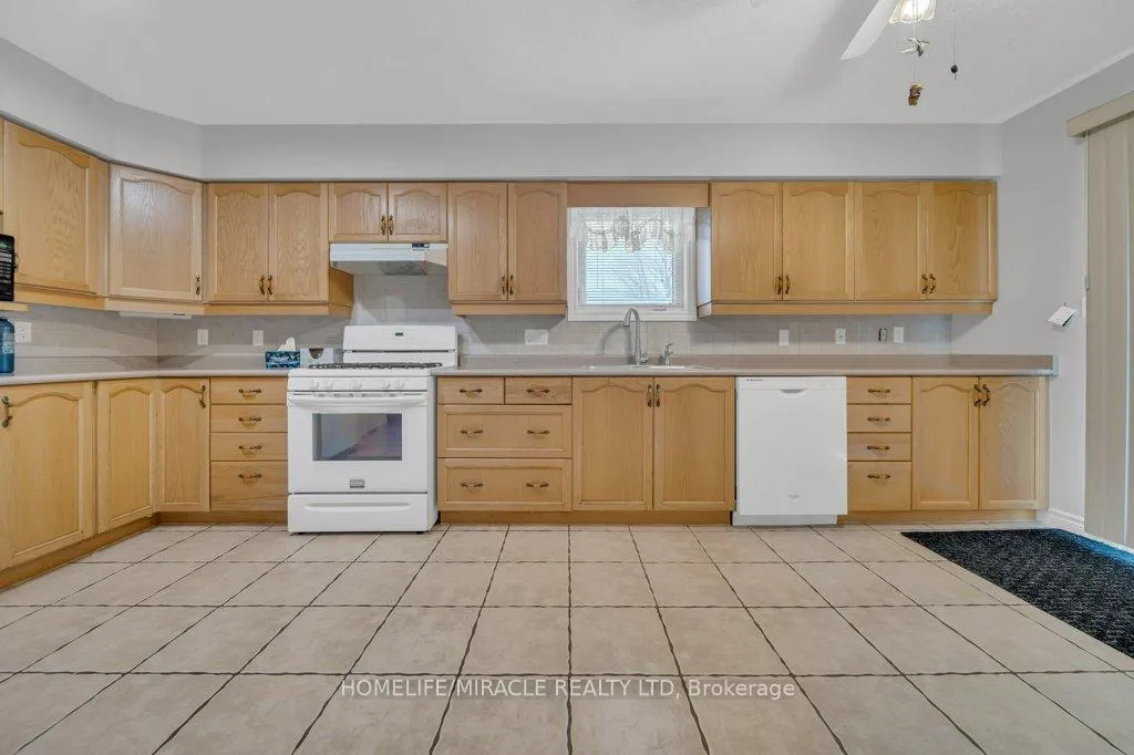 Photo 14 of 114 Glencliffe Court, Kitchener — HOMEH
