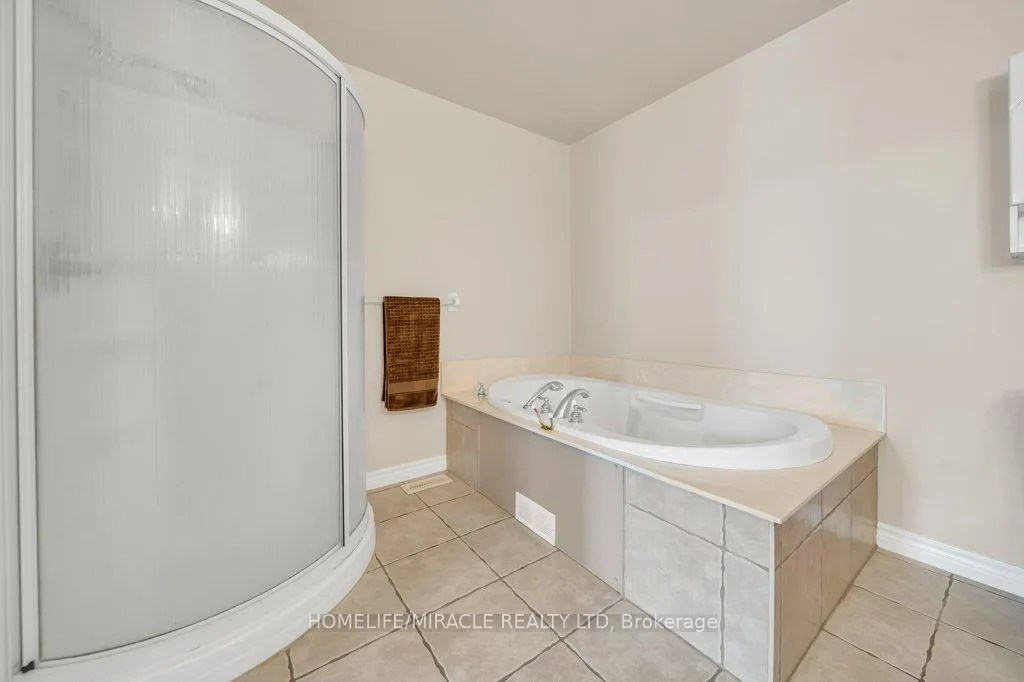 Photo 21 of 114 Glencliffe Court, Kitchener — HOMEH