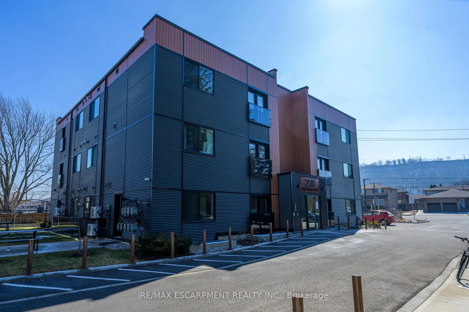 Photo 4 of Unit 302, 261 King Street E, Hamilton, Stoney Creek — HOMEH